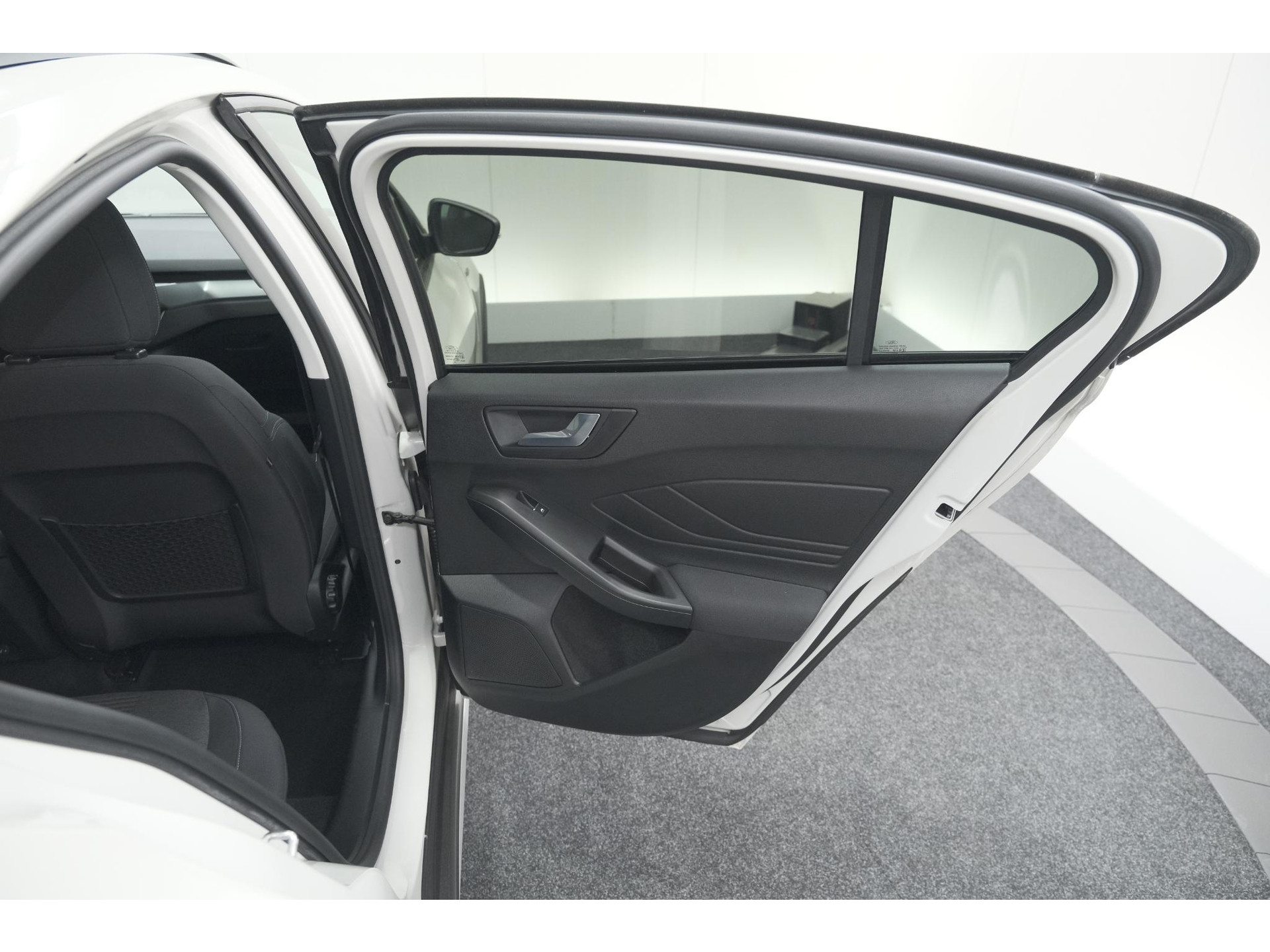 Ford Focus 1.5 EcoBoost Active Business | Lage Kilometerstand | Navigatie | Parkeersensoren | Apple Carplay