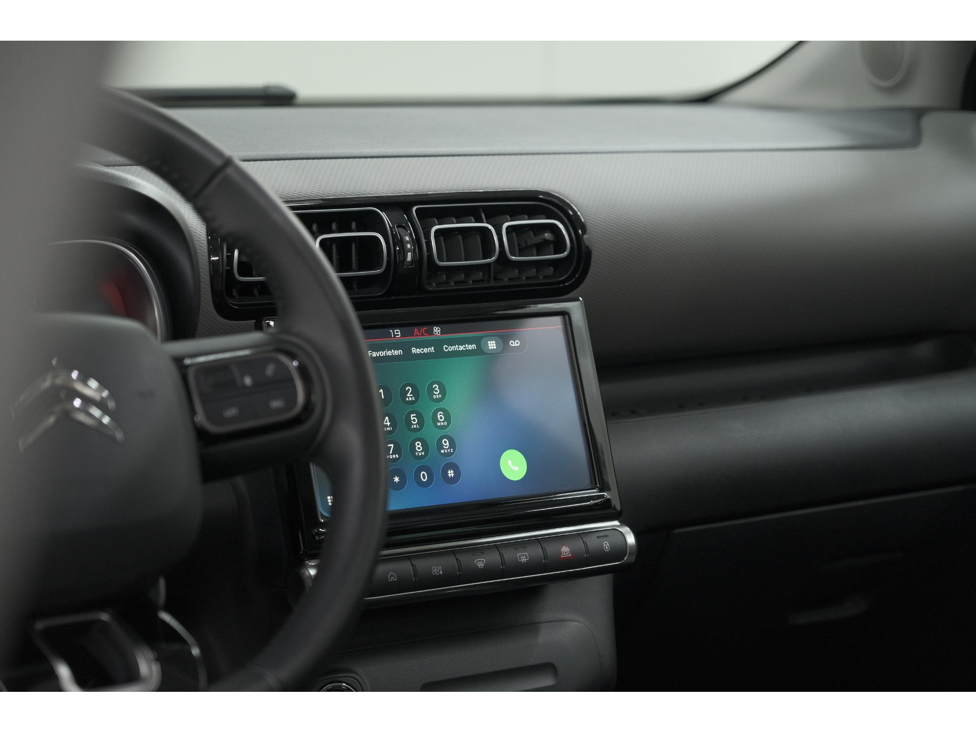 Citroen C3 Aircross PureTech 130 EAT6 Shine | Schuif-/Kanteldak | Camera | Dodehoekdetectie | Head-Up Display