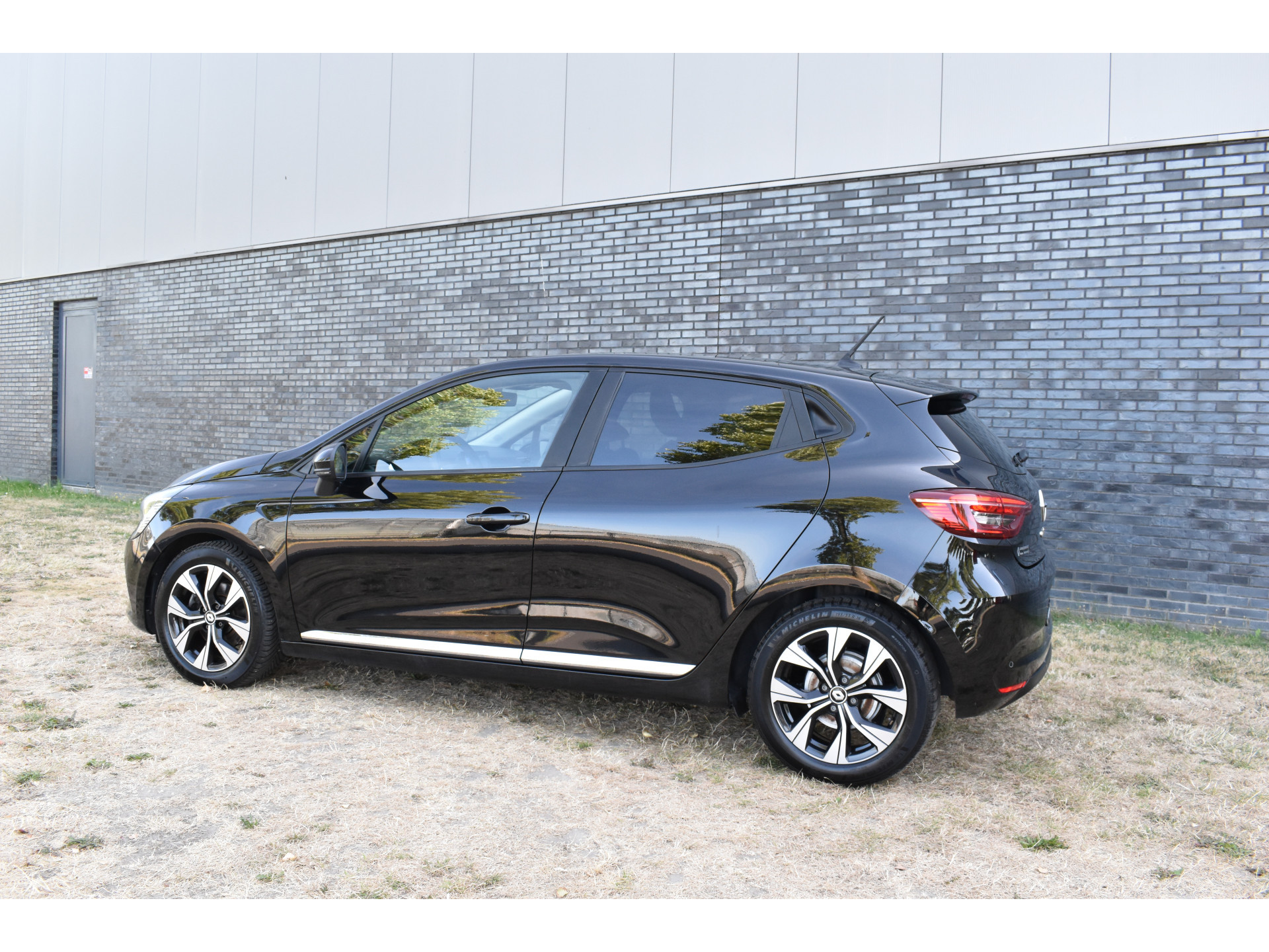 Renault Clio 1.6 E-Tech Hybrid 145 Evolution Hybride Automaat  Navigatie