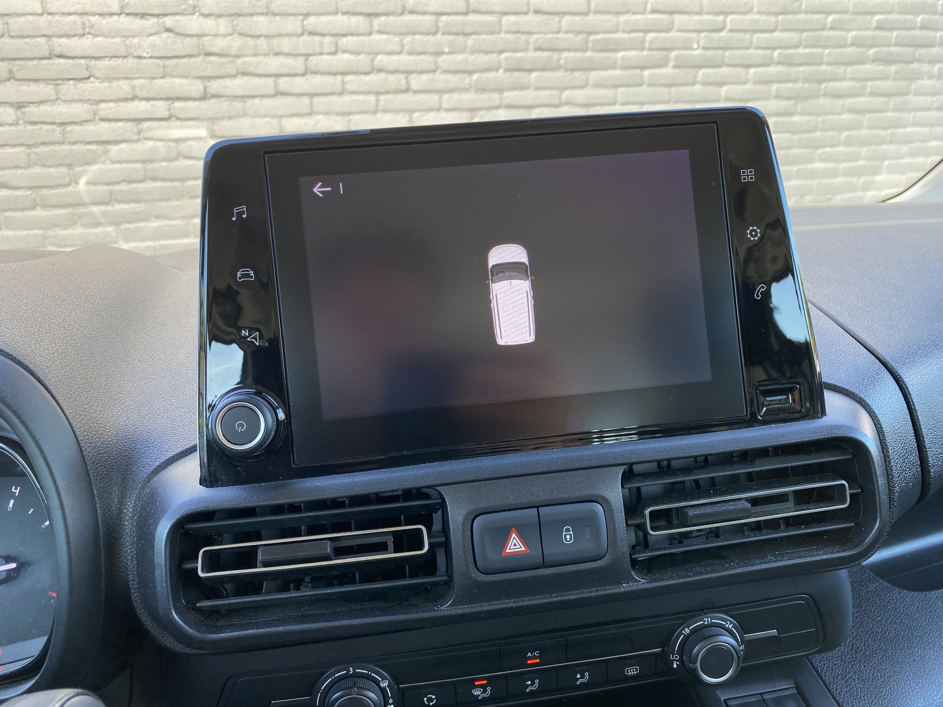 Citroën Berlingo 1.2 PureTech Feel | dealer onderh. | navigatie | cruise control | airco | parkeersensoren | all season banden