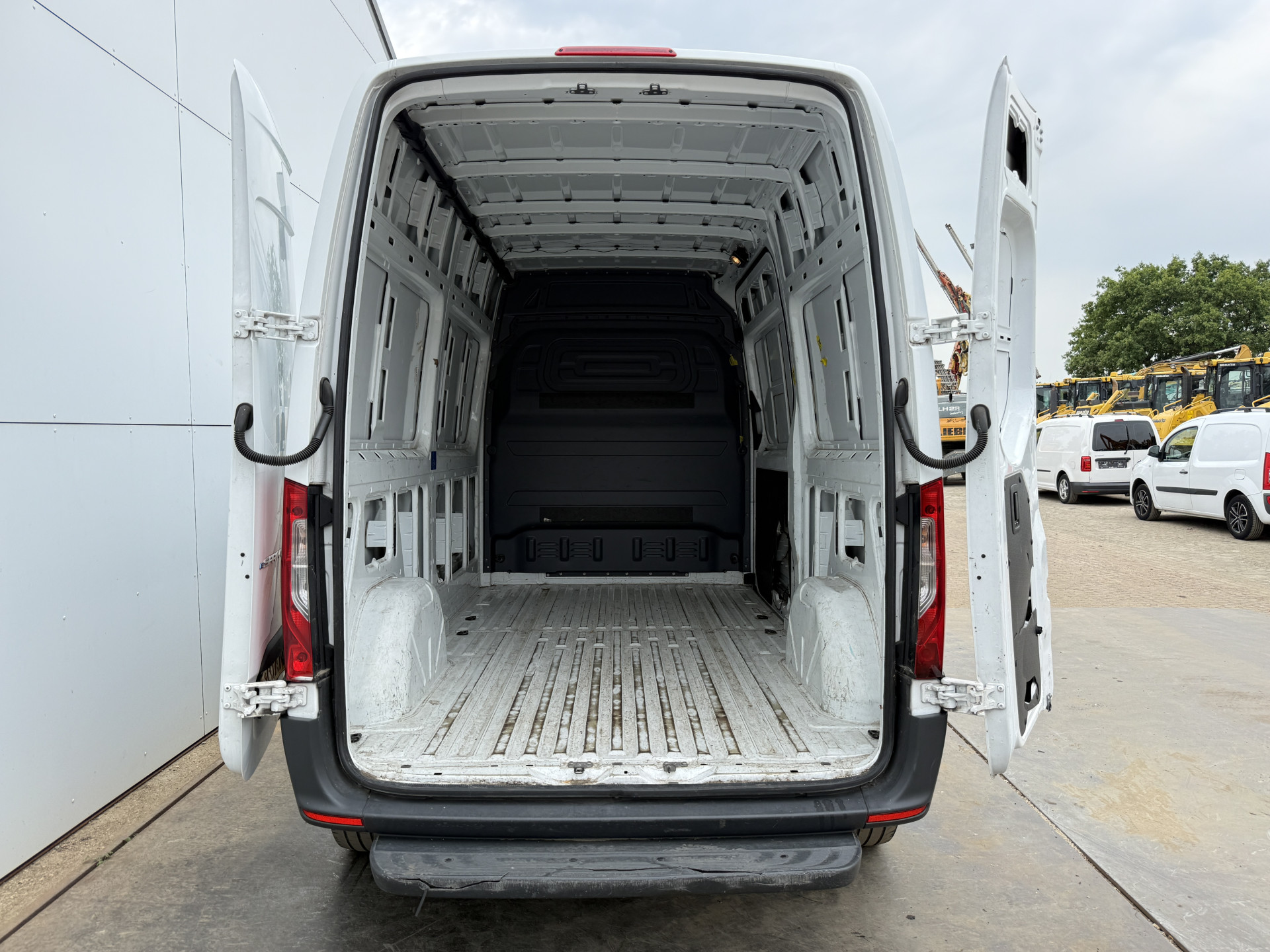 Mercedes-Benz eSprinter 312 55 kWh L2H2 Elektrisch 168 km WLTP 80kw Snelladen StoelverwarmingClimate Control
