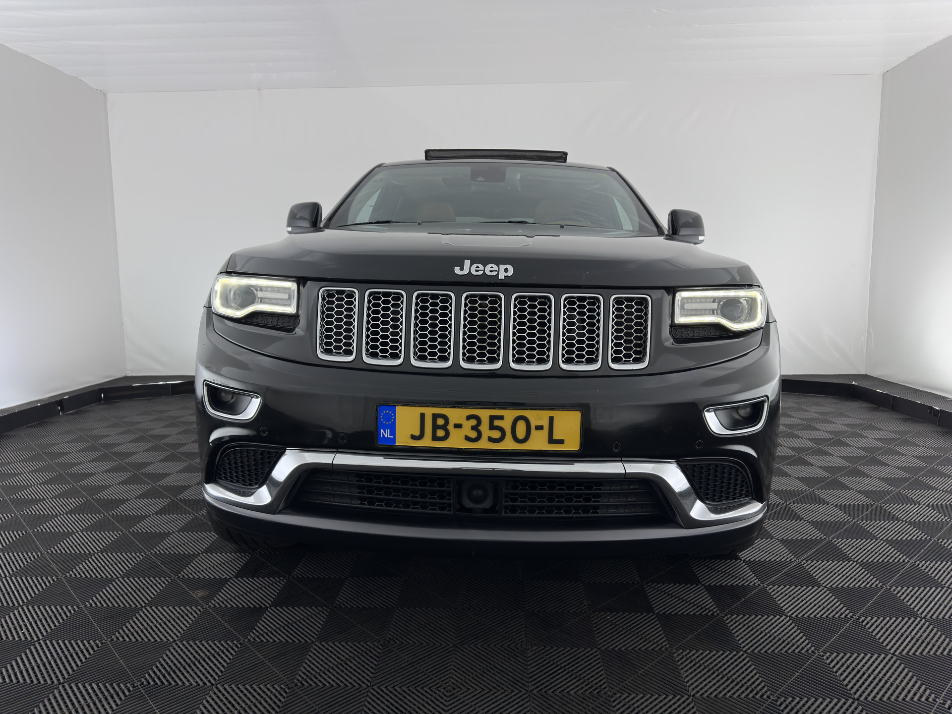 Jeep Grand Cherokee 3.0 CRD Summit Aut. *PANO | FULL-LEATHER | XENON | DIGI-COCKPIT | AIR-SUSPENSION | BLIND-SPOT | ADAPTIVE-CRUISE | MEMORY-PACK | CAMERA | KEYLESS | NAVI-FULLMAP | TOWBAR | COMFORT-SEATS | SHIFT-PADDLES | DAB