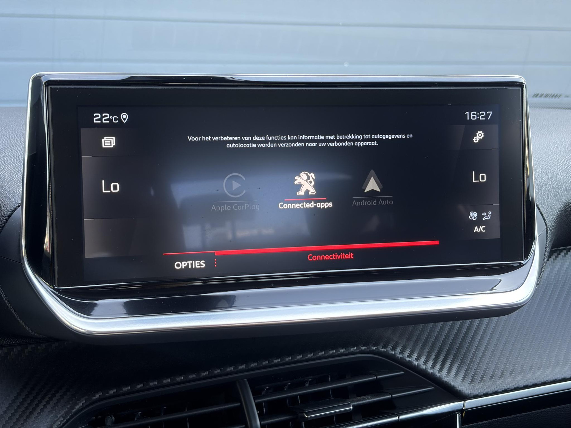 Peugeot 2008 1.2 PureTech Allure ✓Recent beurt gehad✓D-riem vv in 06-2025✓360° Camera✓Draadloze telefoonlader✓Carplay✓Keyless✓Automaat✓Trekhaak✓Halfleder✓Navi✓Clima✓Cruise✓131pk✓Lm velgen✓2e Eigenaar✓Pdc V+A✓Rijstrooksensor✓N.A.P✓Apk tot 04-2028