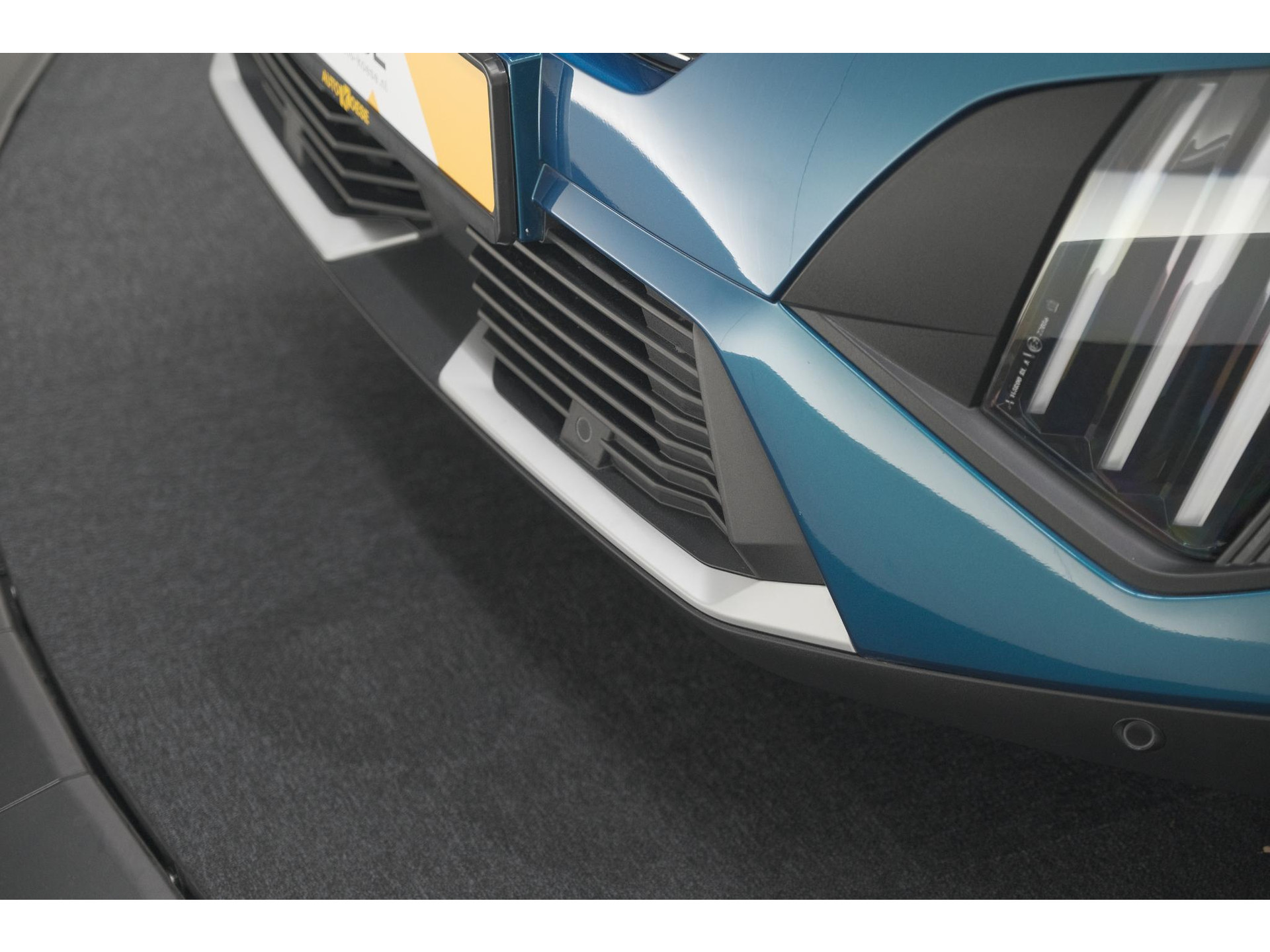 Peugeot e-2008 EV Allure Avantage 54 kWh | SOH 97,7% | 11 KW Lader | Apple Carplay | Parkeersensoren