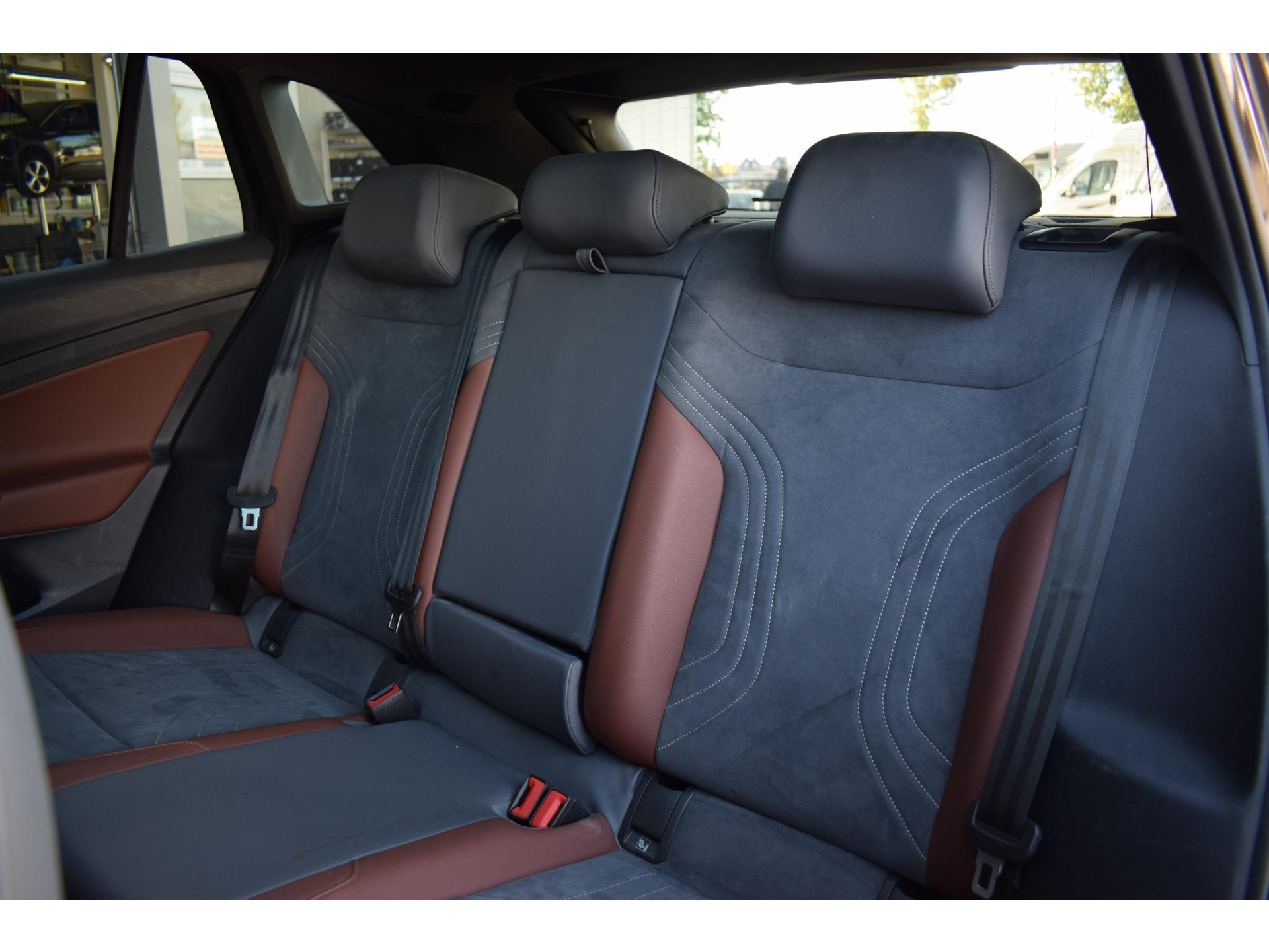 Volkswagen ID.4 First Max 77 kWh | Pano | HUD | 360 Cam. | Stuur- en Stoelverwarming