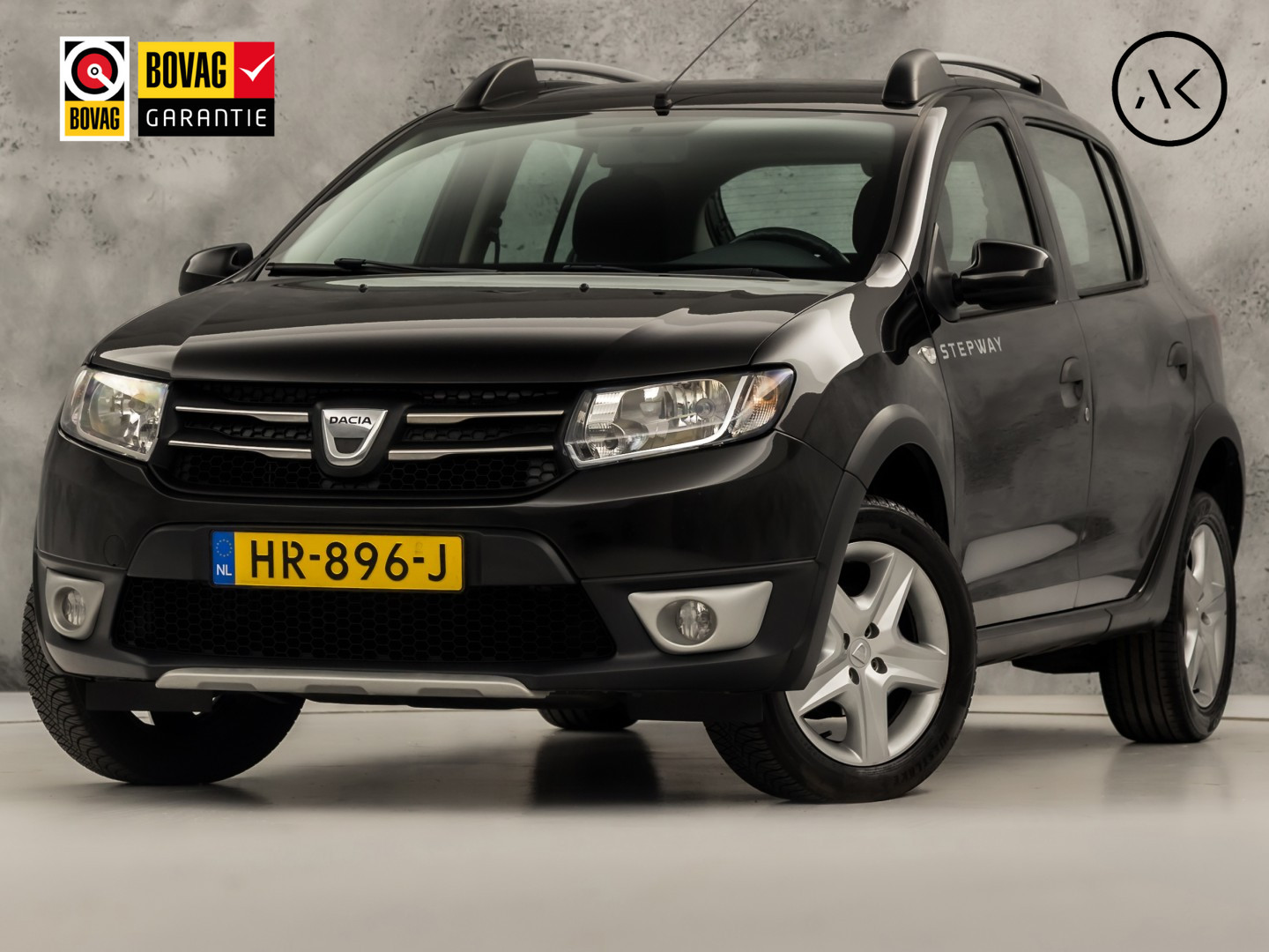 Dacia Sandero 0.9 TCe Stepway Lauréate (NAVIGATIE, AIRCO, LM VELGEN, SPORTSTOELEN, PARKEERSENSOREN, NIEUWSTAAT)