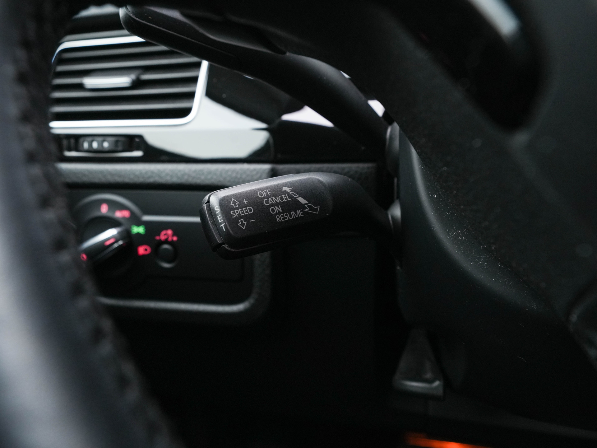 Volkswagen Touareg 3.0 TDI R-line-Pack Chrome-Pack Aut. *PANO | FULL-LEATHER | NAVI-FULLMAP | XENON | DYNAUDIO | MEMORY-PACK | ECC | SHIFT-PADDLES | PDC | DAB | COMFORT-SEATS | 21"ALU*