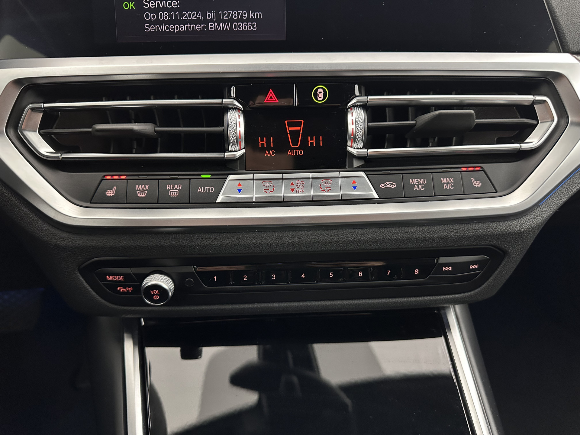 BMW 3-serie Touring 320e Business Edition Plus [Plug-In] (INCL-BTW) Aut. *LEATHER | FULL-LED | HEATED-SPORTSEATS | DIGI-COCKPIT | HIFI-SOUND | NAVI-FULLMAP | PRIVACYGLASS | PDC | AMBIENTLIGHT | DAB | KEYLESS | TOWBAR | 17"ALU* *