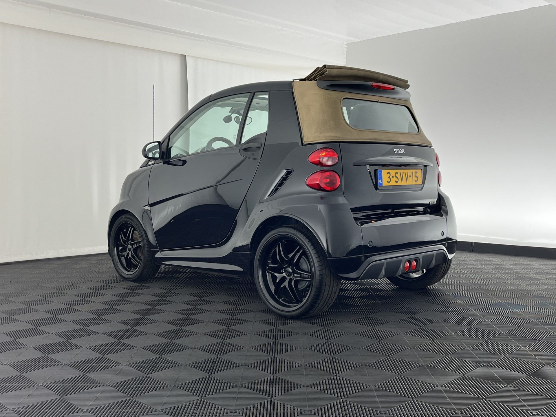 Smart fortwo cabrio Electric drive Brabus Black-Edition 18 kWh {SOH-99%} Aut. *NAVI-FULLMAP | LEATHER | AIRCO | HEATED-SPORTSEATS | CRUISE | SHIFT-PADDLES  | AIRSCARF | 16'' ALU*