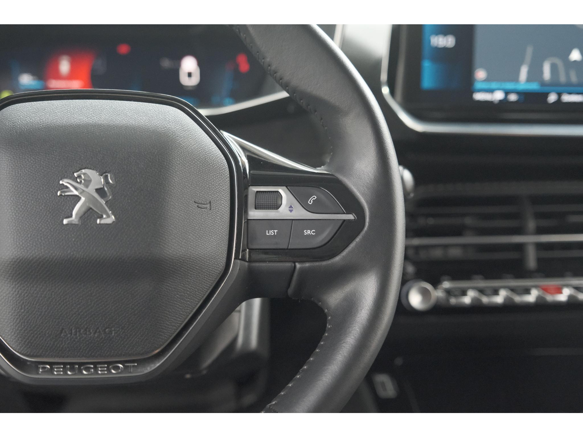 Peugeot 2008 PureTech 130 Allure | Trekhaak | Camera | Navigatie | Parkeersensoren
