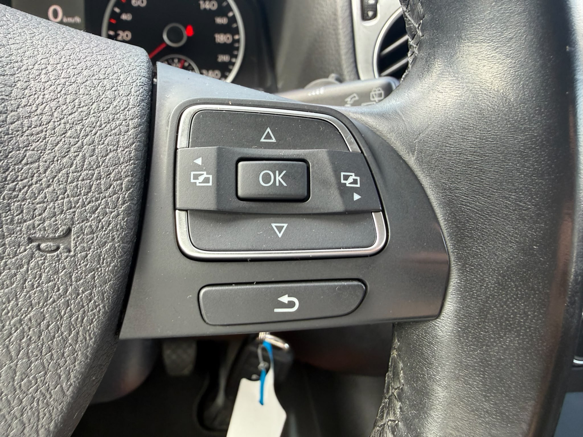 Volkswagen Tiguan 1.4 TSI Sport&Style | 1E EIGENAAR | 3/6/12MND GARANTIE | NAVI | PDC | 160 PK | LAGE KM |