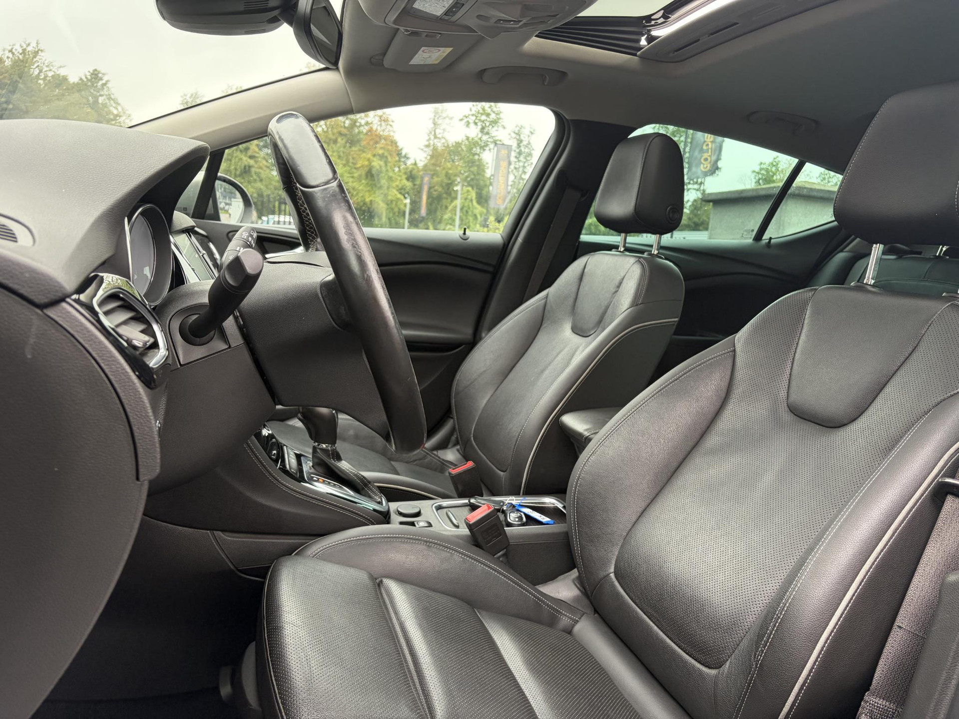 Opel Astra 1.4 Innovation ✓150pk✓Camera✓2e Eigenaar✓Carplay✓Pano✓Stoelverw✓Stuurverw✓Leder✓Navi✓Trekhaak✓Net beurt gehad✓Automaat✓Keyless✓Clima✓Cruise✓Pdc V+A✓105pk✓N.A.P✓17''Lm velgen✓Rijstrooksensor✓Apk tot 09-2027