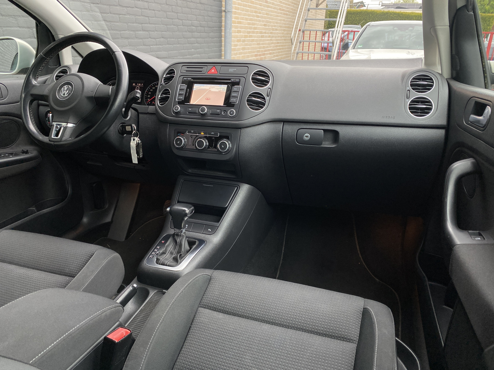 Volkswagen Golf Plus 1.4 TSI 122 pk Team AUT. | navigatie | cruise control | stoelverwarming | trekhaak | all season banden
