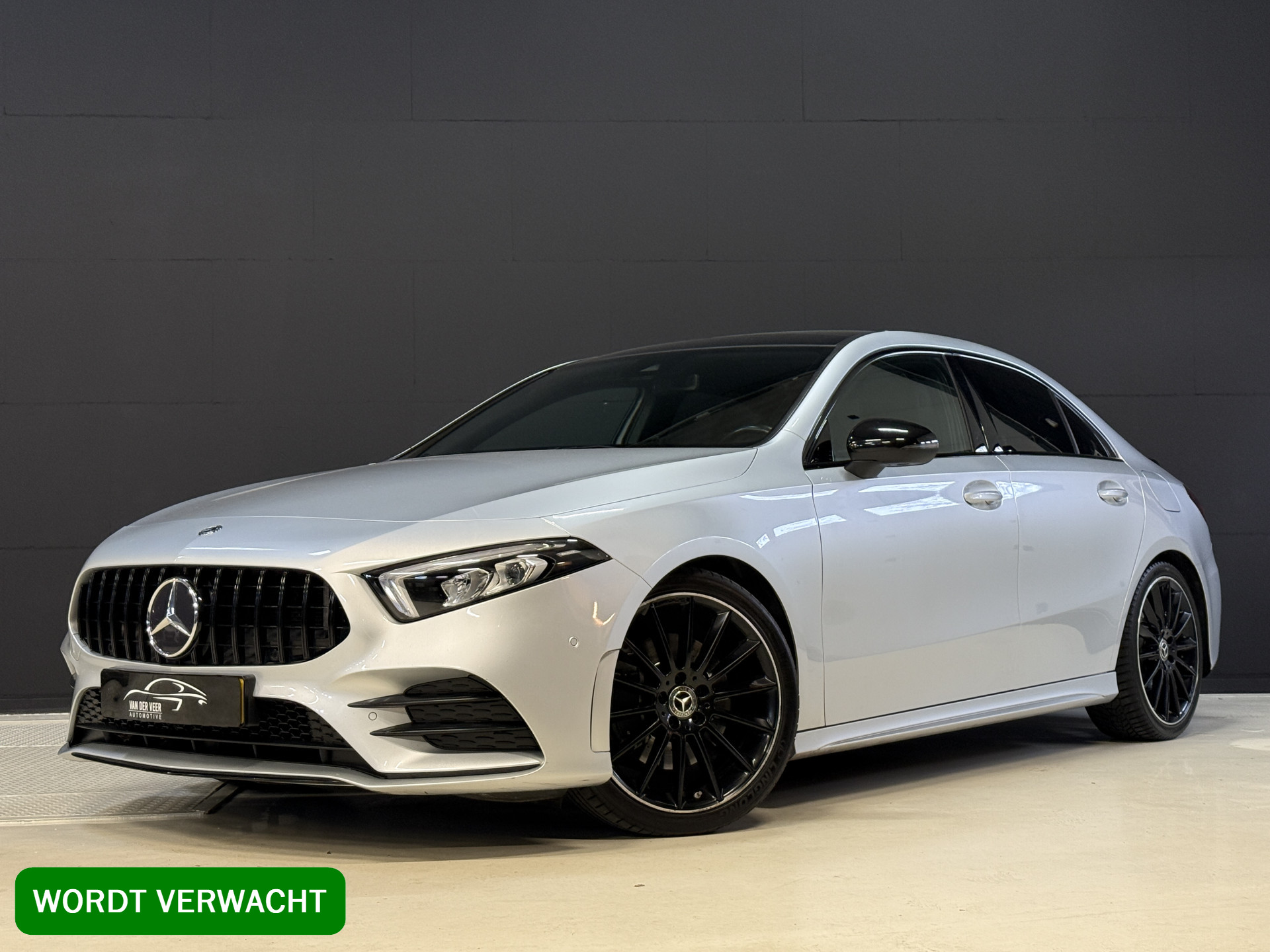 Mercedes-Benz A-klasse 220 4MATIC Premium | Panoramadak | Sfeerverlichting | Camera