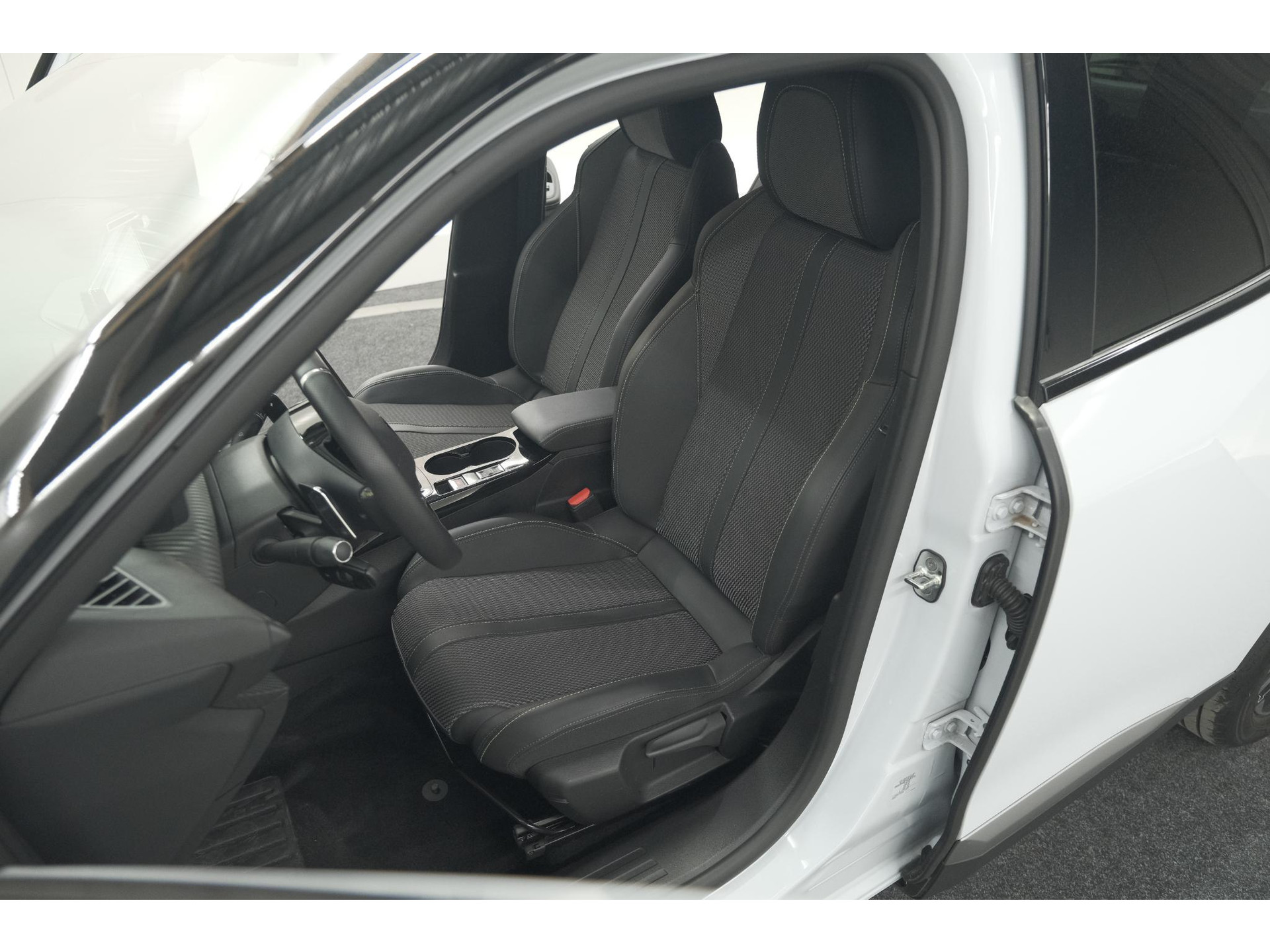 Peugeot 2008 PureTech 130 EAT8 GT | Camera | Apple Carplay | Parkeersensoren
