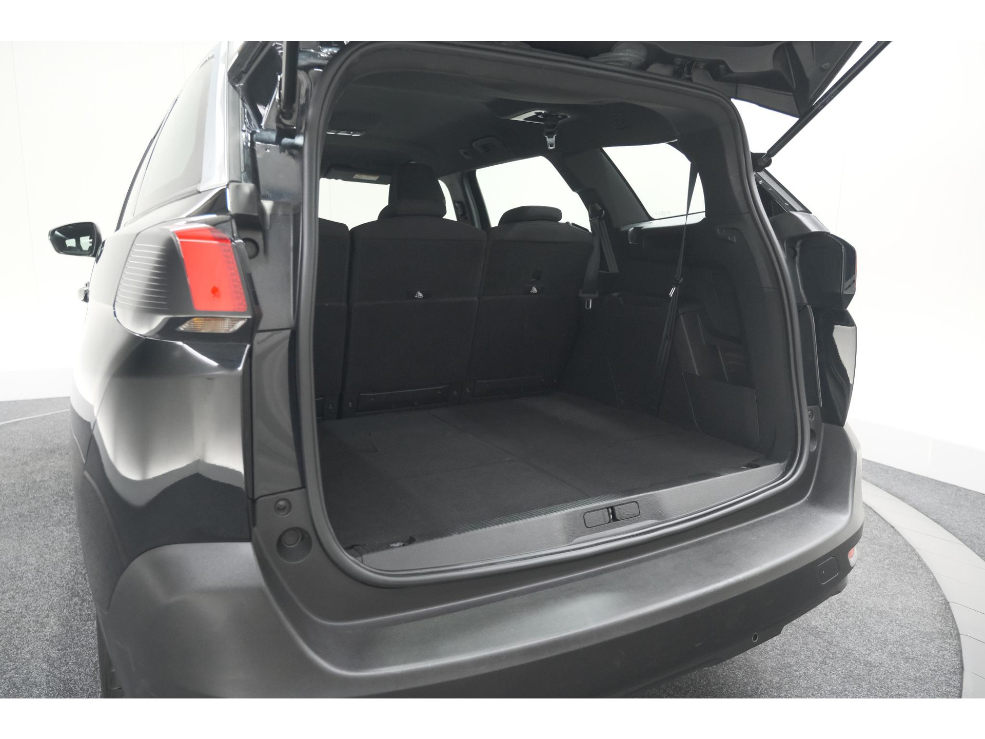 Peugeot 5008 PureTech 130 EAT8 Active Pack Business | 7 Zitplaatsen | Camera | Navigatie | Apple Carplay | Parkeersensoren