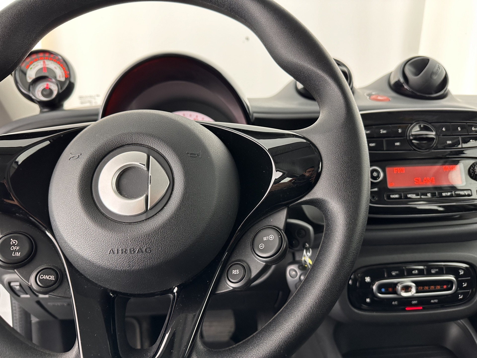 Smart forfour EQ Essential 18 kWh [ 3-Fase ] (INCL-BTW) Aut. *LEATHER | AIRCO | CRUISE | DAB+ | COMFORT-SEATS | 15''ALU*