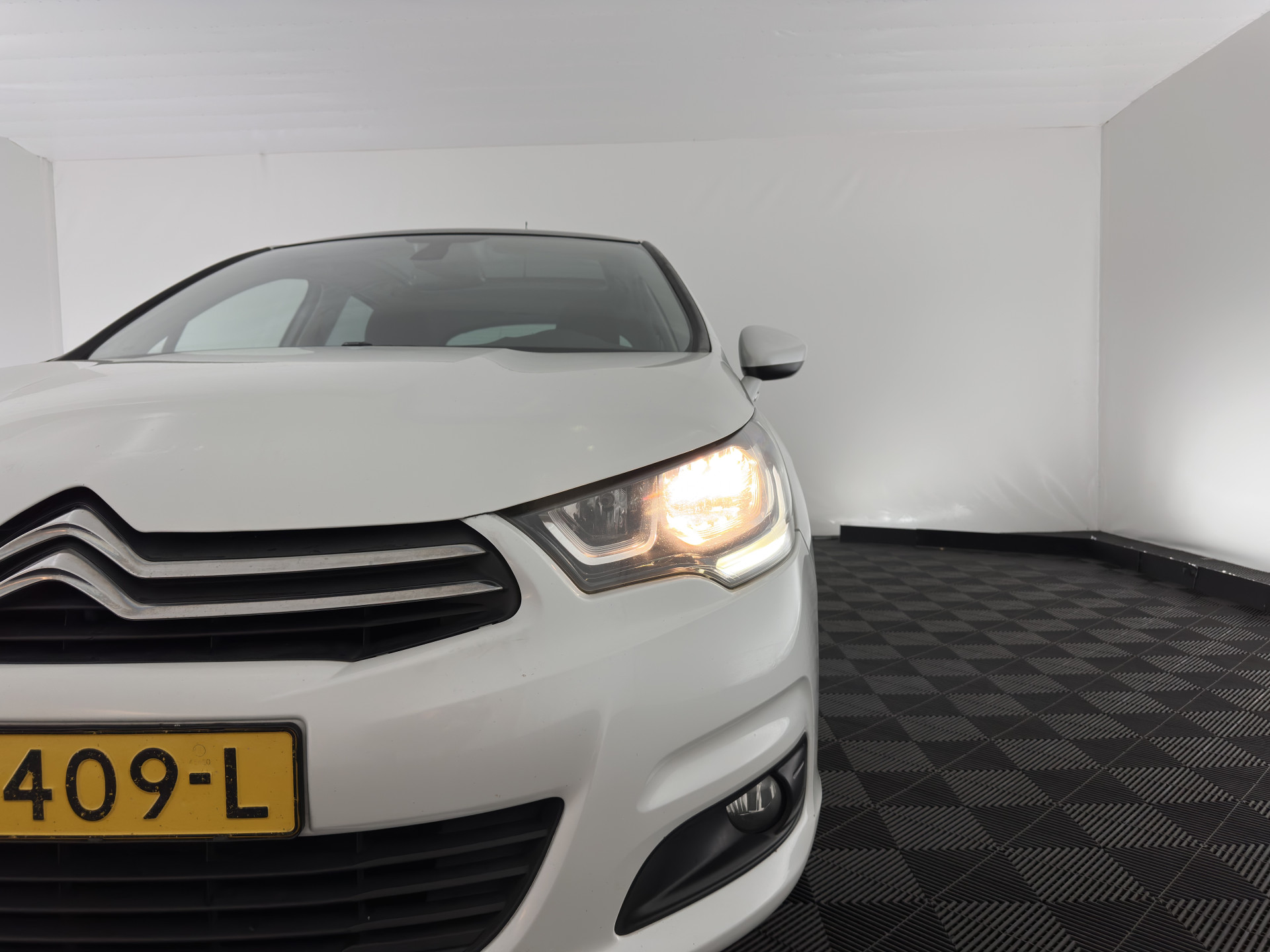 Citroën C4 1.6 BlueHDi Feel *PANO | SPORT-SEATS | PDC | PRIVACY-GLASS | ECC | CRUISE | TOWBAR*
