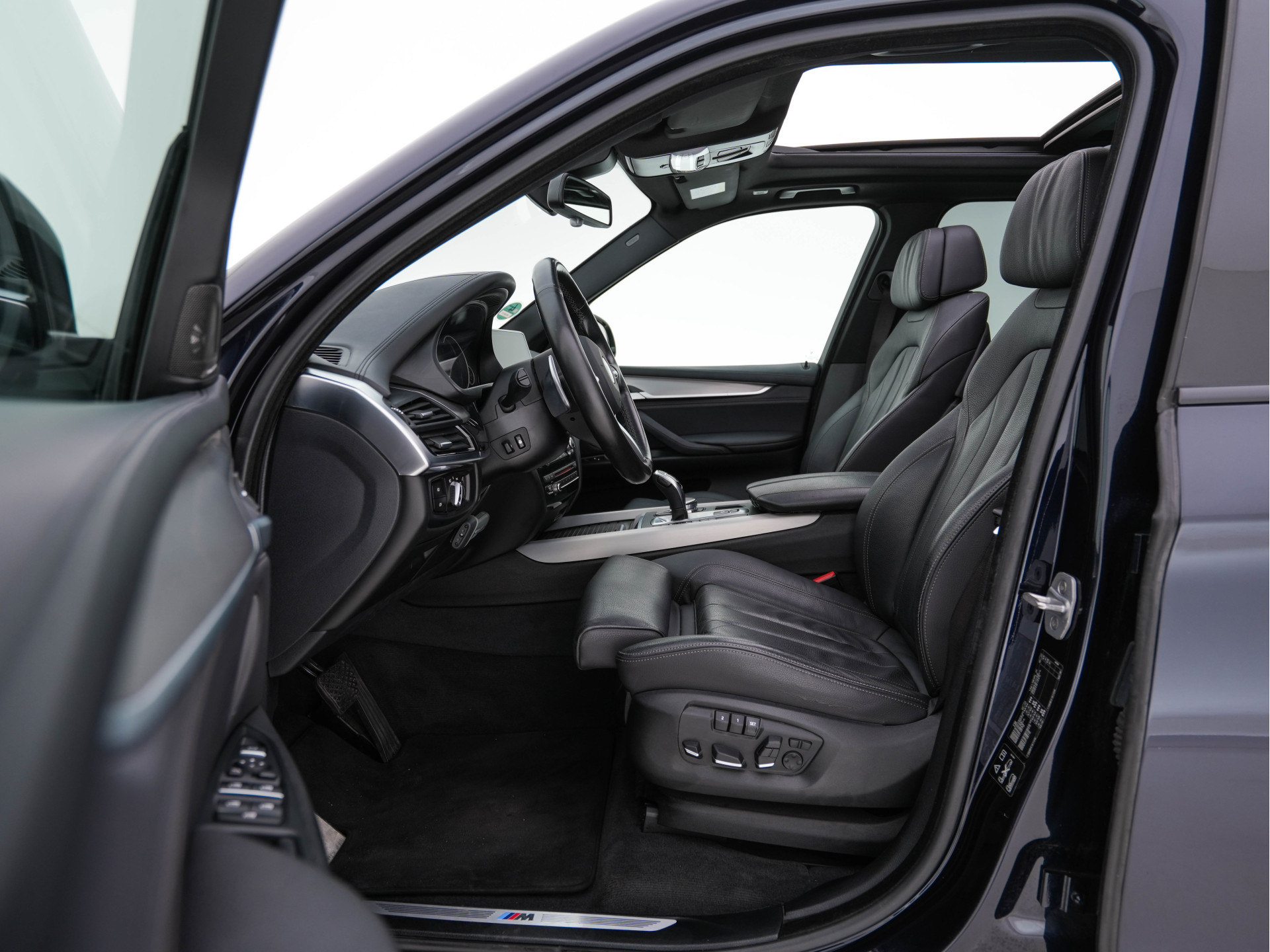 BMW X5 xDrive30d High Executive M-Sportpack Aut. *PANO | LUXURY-LEATHER | FULL-LED | HARMAN/KARDON-SURROUND | HEAD-UP | MEMORY-PACK | DIGI-COCKPIT | KEYLESS | CAMERA | NAVI-FULLMAP | AMBIENT-LIGHT | HEATED-COMFORT-SEATS | SHIFT-PADDLES