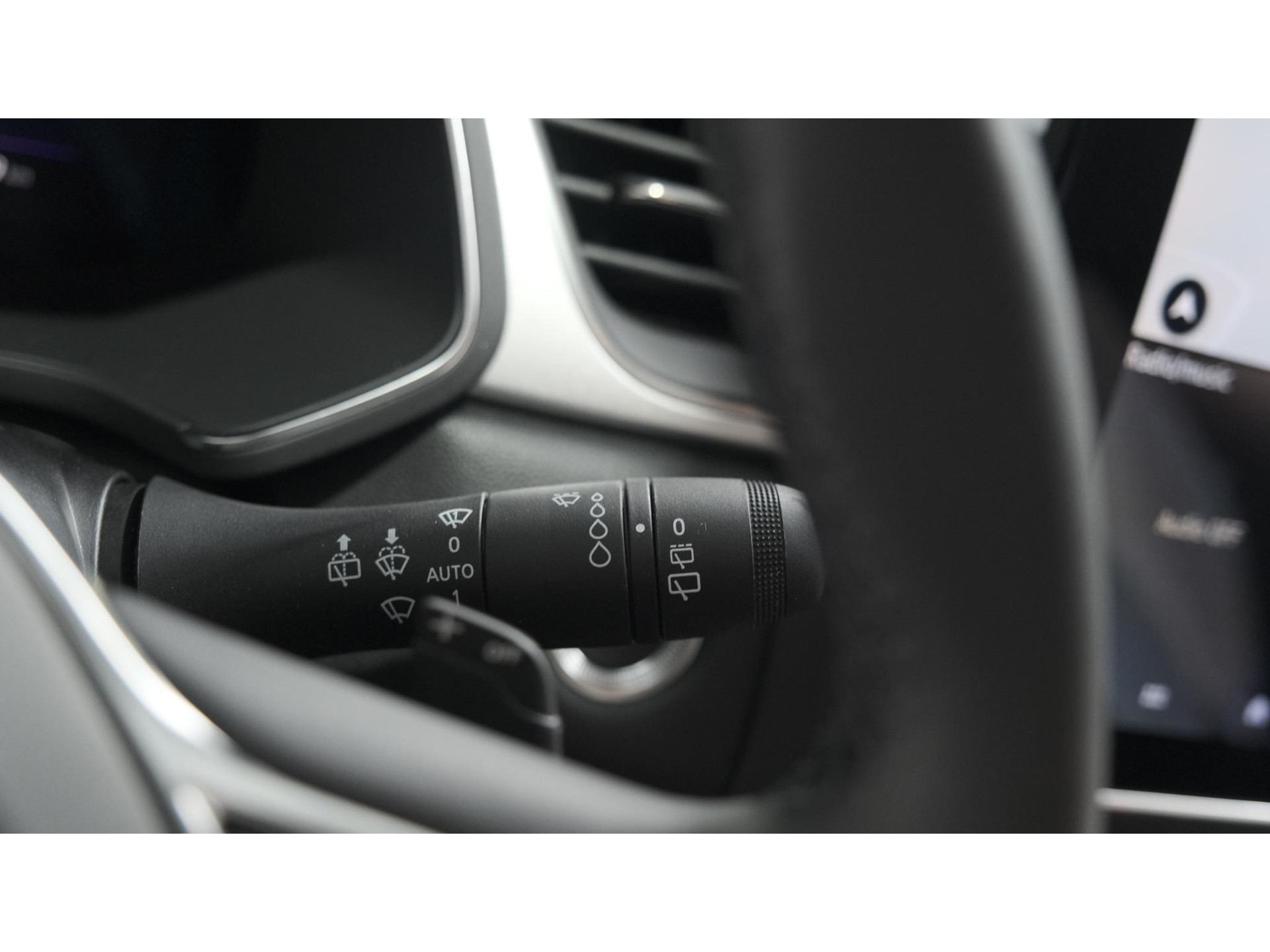 Renault Captur Mild Hybrid 140 EDC Techno | 360 Camera | 9.3 Inch Grootscherm | Stoelverwarming | Apple Carplay | 18 Inch Lichtmetalen Velgen