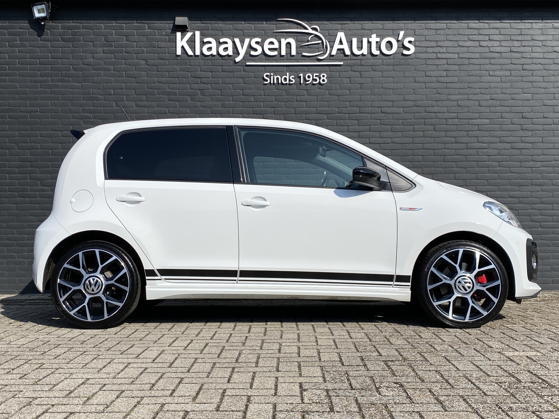 Volkswagen Up! 1.0 TSI GTI 116 pk | 17 inch lichtmetaal | stoelverwarming | climate control | zwart dak-spiegels | NL auto