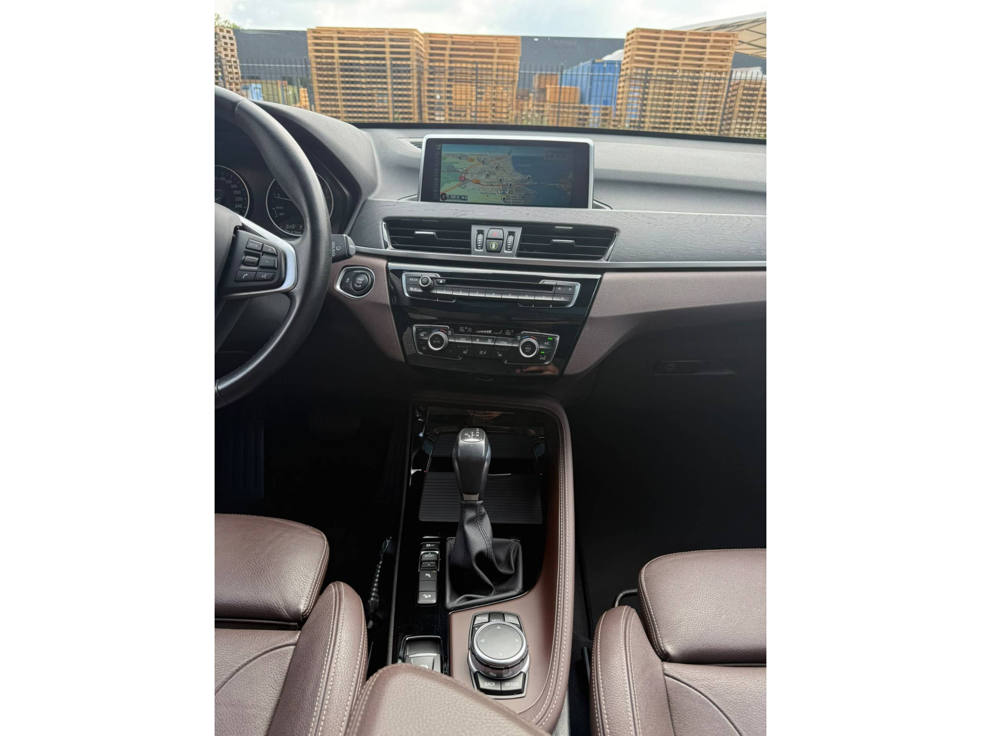 BMW X1 xDrive20i xLine | 3E EIGENAAR | 3/6/12MND GARANTIE| PANO DAK | HEAD UP | LEDER | NAVI |