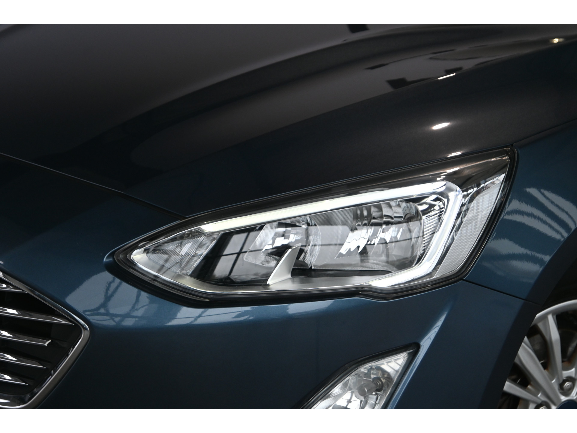 Ford Focus 1.0 EcoBoost Titanium Business Clima Navigatie Stuur/Stoelverwarming Rijklaarprijs! Inruil Mogelijk!
