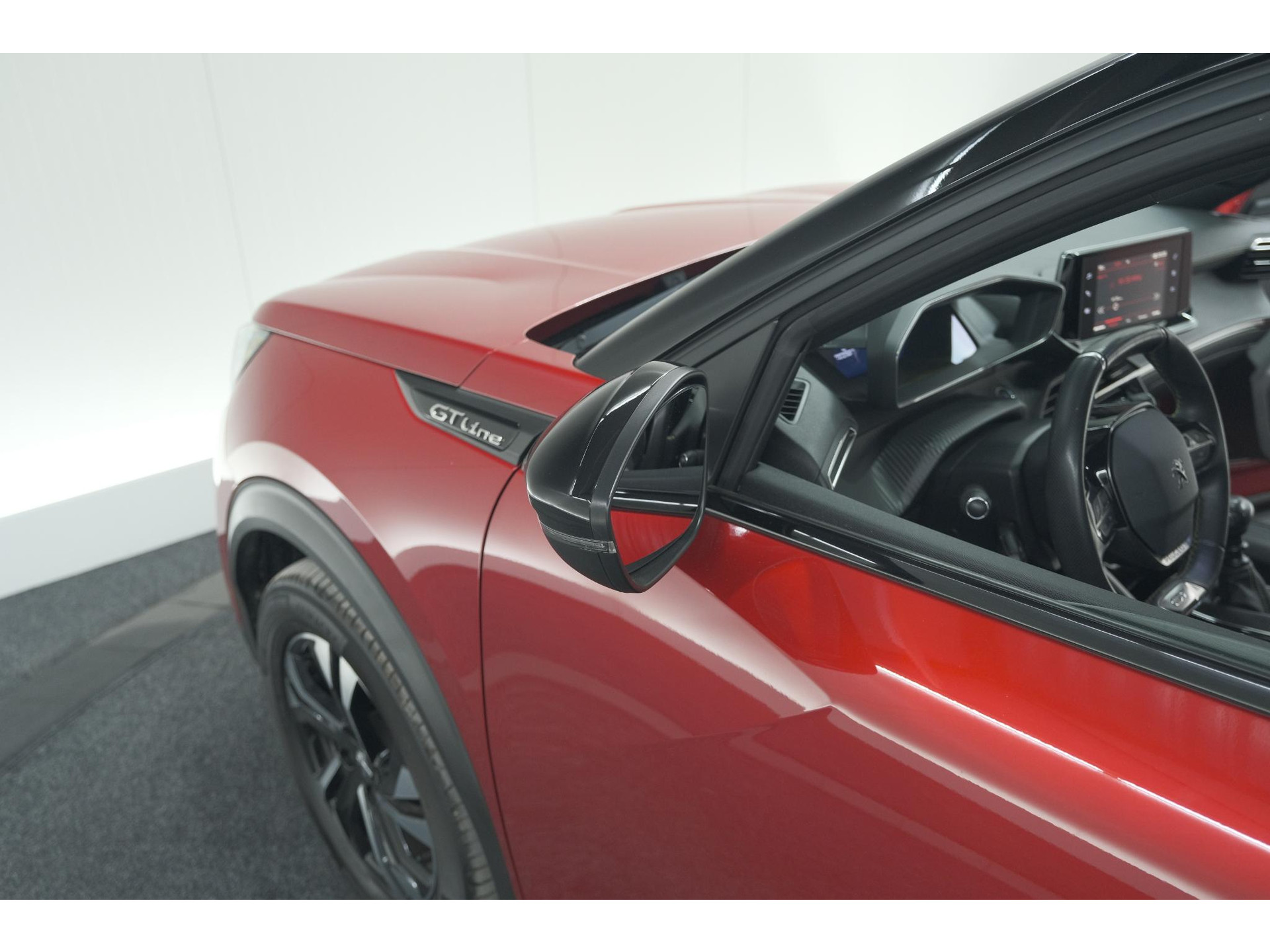 Peugeot 2008 PureTech 130 GT-Line | Trekhaak | Camera | Apple Carplay | Parkeersensoren