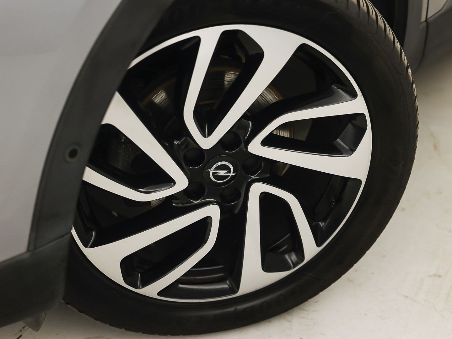 Opel Grandland X 1.2 Turbo Ultimate Sport Automaat (APPLE CARPLAY, MEMORY SEAT, STOELVERWARMING/KOELING, 360 CAMERA, STUURWIEL VERWARMD, KEYLESS, GETINT GLAS, NIEUWSTAAT)