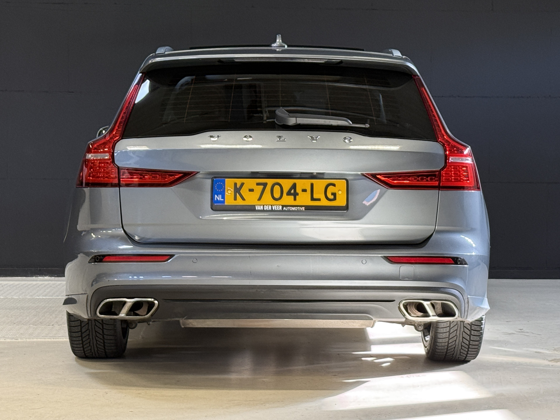 Volvo V60 2.0 B4 Business Pro | R-Design | Stoel/Stuurverwarming | Camera | Navi | Panoramadak