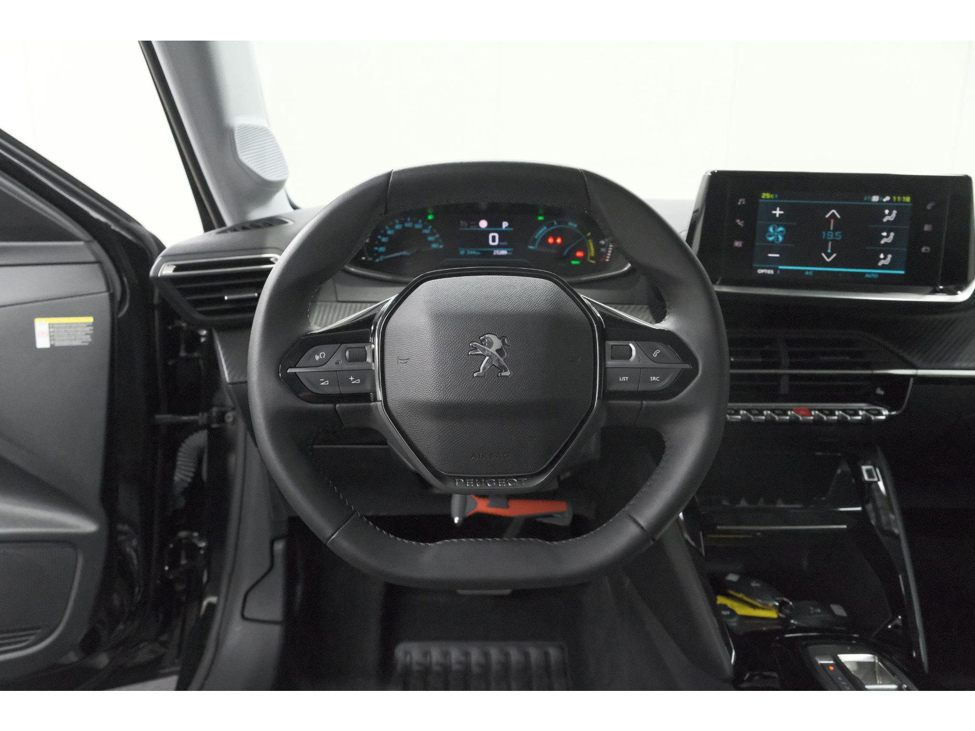 Peugeot e-208 EV Allure 50 kWh | 98,9% SOH | Camera | Navigatie | Parkeersensoren | Stoelverwarming