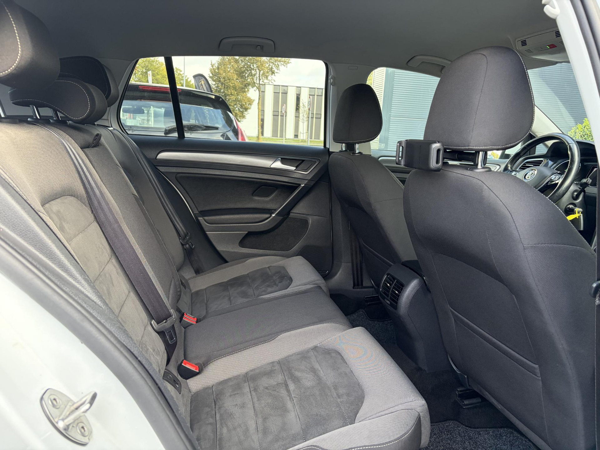 Volkswagen e-Golf ✓SOH 84,55%✓Carplay✓Navi✓LED✓Clima✓Cruise✓Pdc V+A✓Lm velgen✓N.A.P✓Apk tot 07-2027