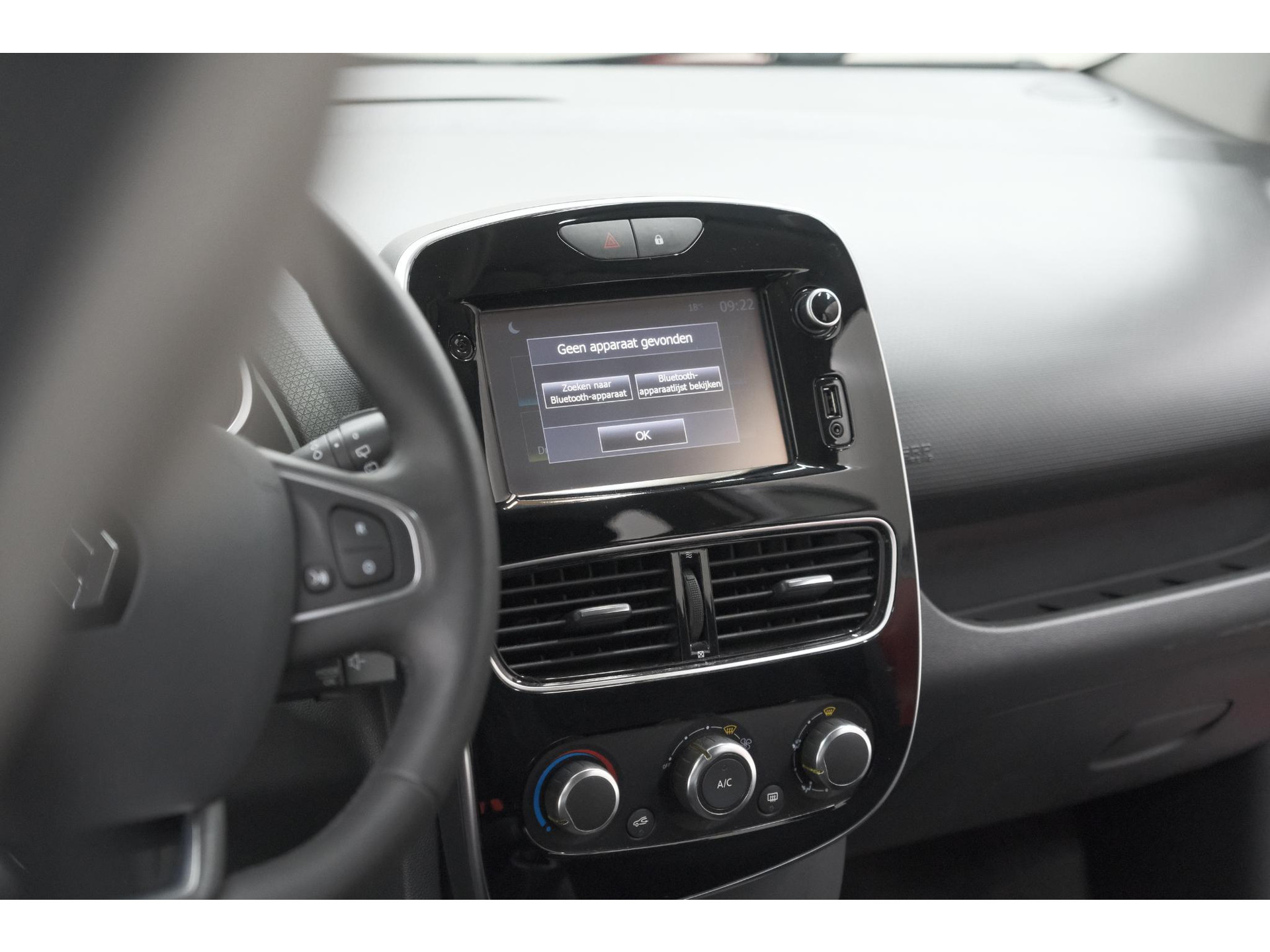 Renault Clio TCe 90 Limited | Trekhaak | Parkeersensoren | Navigatie