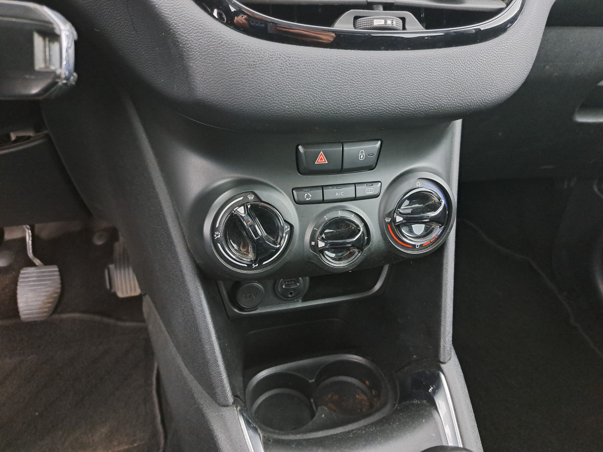 Peugeot 208 1.2 PureTech Blue Lion *AIRCO | NAVI-FULLMAP | COMFORT-SEATS | CRUISE | PDC*