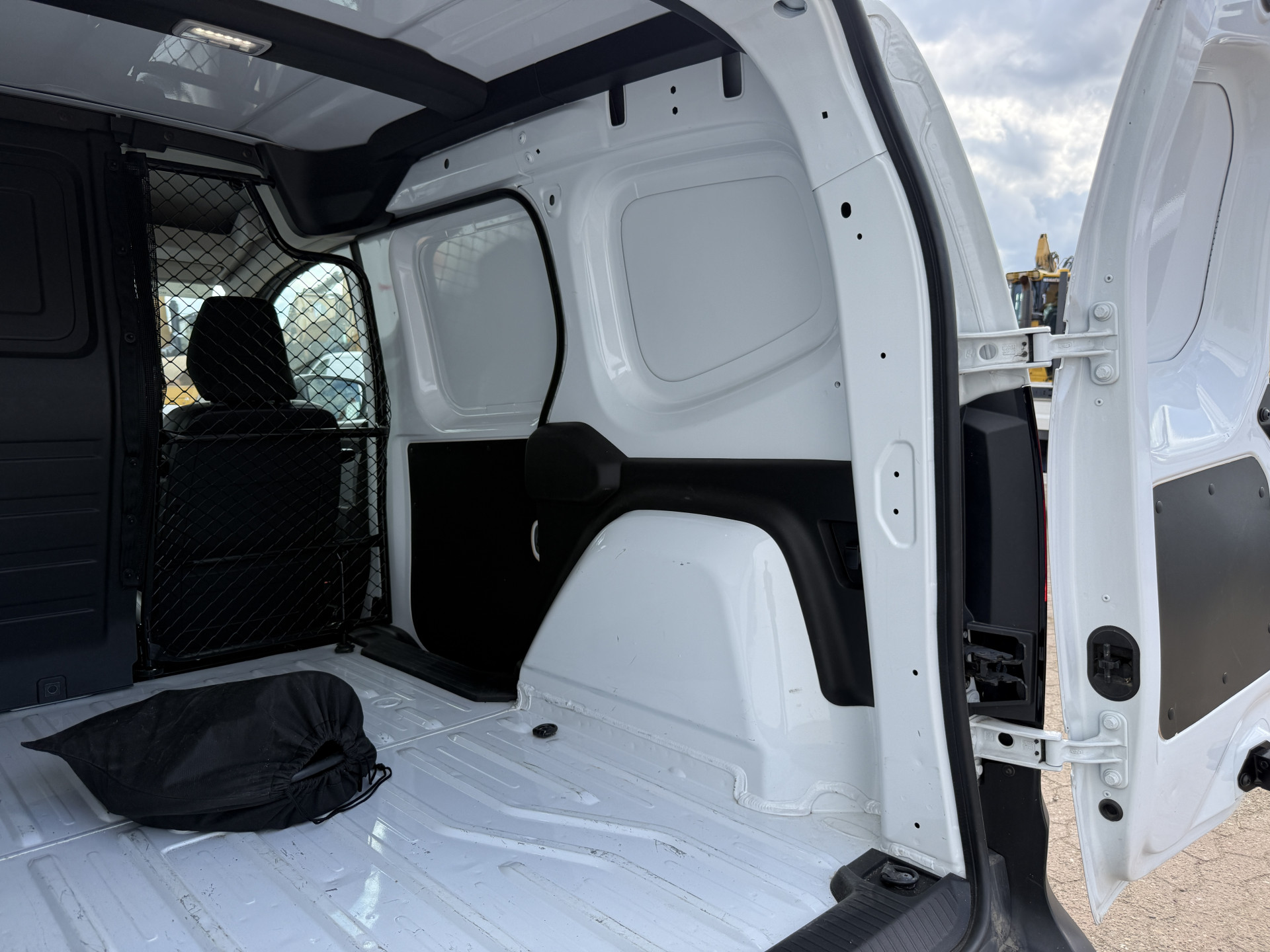 Renault Kangoo E-Tech 45kWh 122PK L1 Elektrisch 300km WLTP 98.5% (SOH) Climate Control Cruise Control LED Parkeersensoren Achter