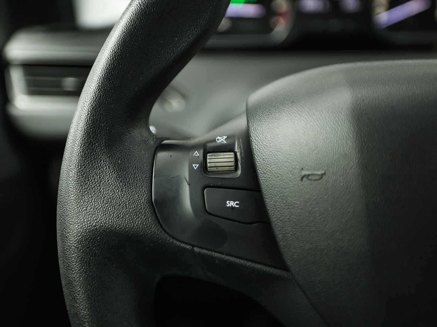 Peugeot 208 1.2 PureTech Sport (NAVIGATIE, CRUISE, BLUETOOTH, SPORTSTOELEN, ELEK PAKKET, NIEUWSTAAT)
