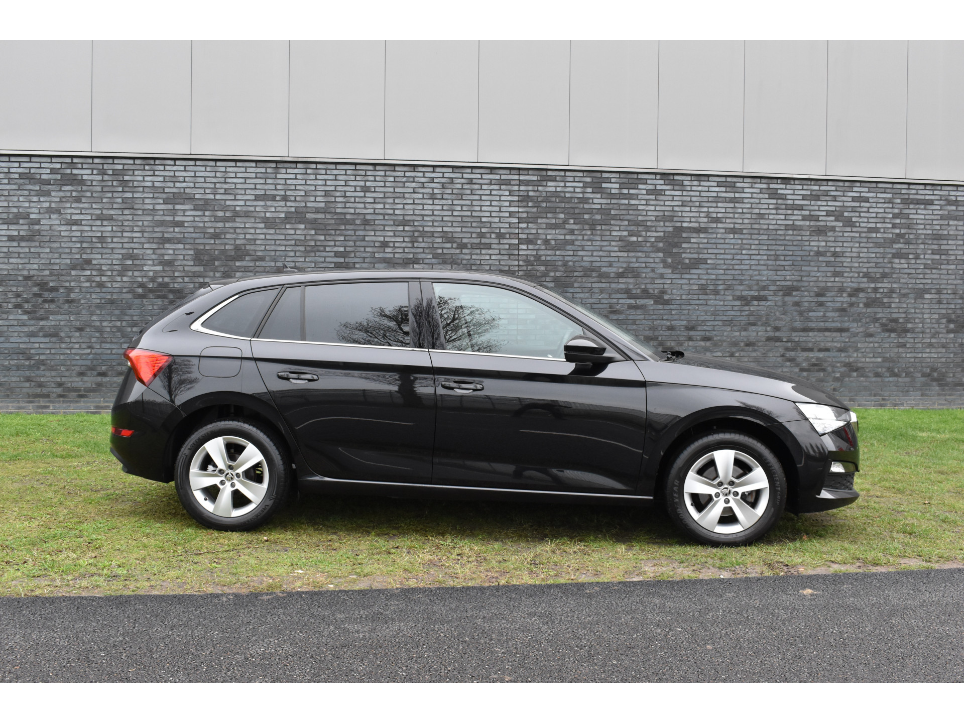 ŠKODA Scala 1.0 TSI Ambition Automaat Carplay Navigatie Front/lane assist Stoelverwarming Parkeer sensoren