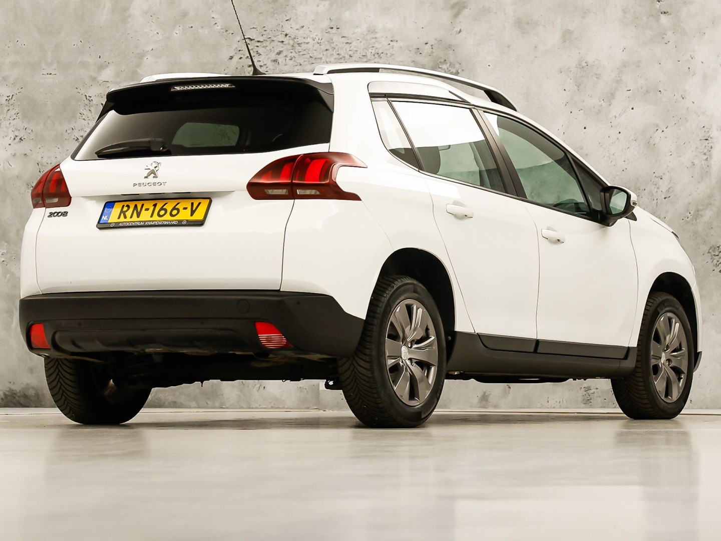 Peugeot 2008 1.2 PureTech Sport (PANORAMADAK, APPLE CARPLAY, NAVIGATIE, LM VELGEN, SPORTSTOELEN, PARKEERSENSOREN, CRUISE, NIEUWSTAAT)