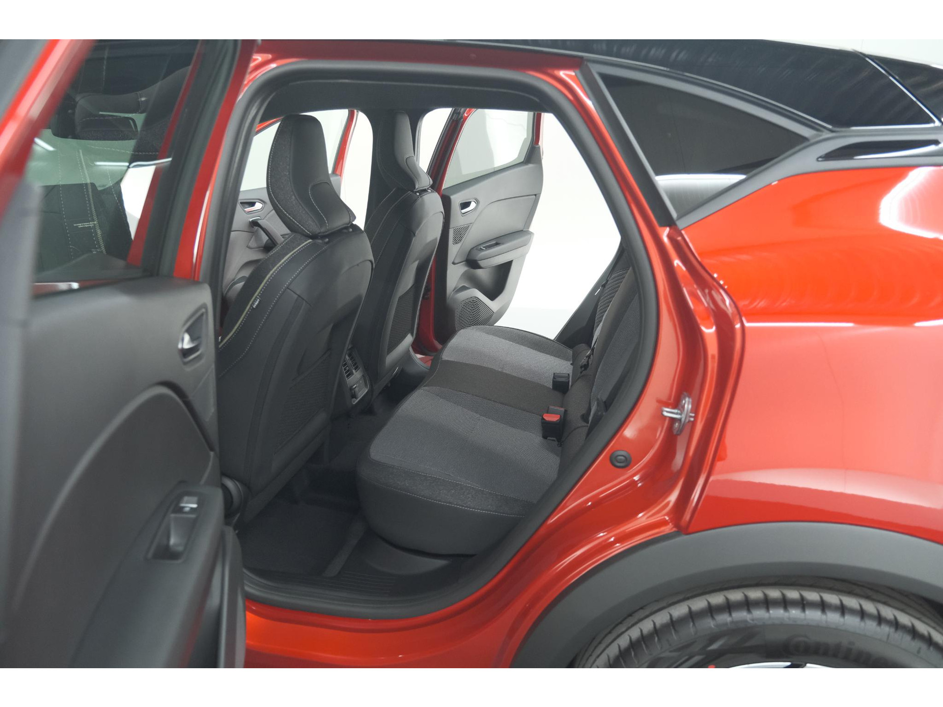 Renault Captur 1.6 E-Tech full hybrid 145 Techno | Advanced Driving | Camera | Dodehoekdetectie | Apple Carplay | 18 Inch Lichtmetalen Velgen