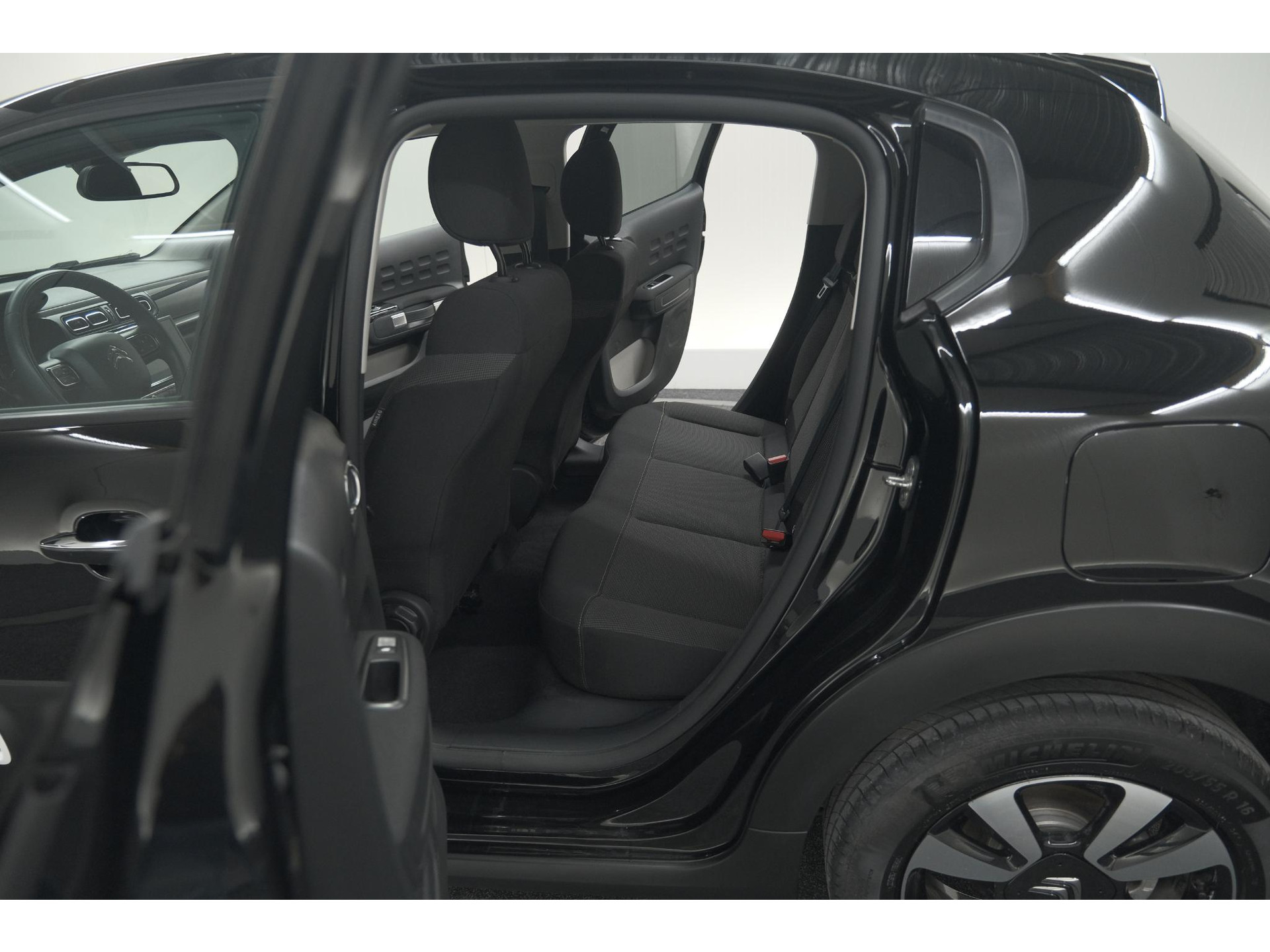 Citroen C3 PureTech 110 EAT6 Max | Apple Carplay | Parkeersensoren | Climate Control | 16 Inch Lichtmetalen Velgen