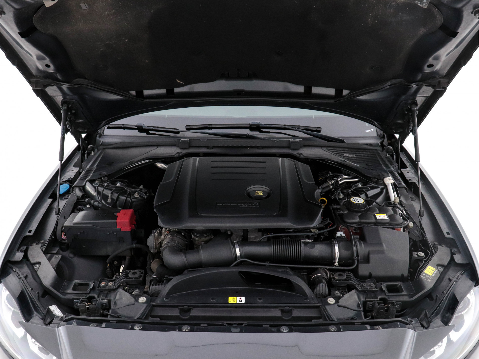 Jaguar XF 2.0D Portfolio Premium-Business-Pack Aut *LEATHER | BI-XENON | NAVI-FULLMAP | KEYLESS | MERIDIAN-SURROUND | SHIFT-PADDLES |  LANE-ASSIST | CRUISE | CAMERA | HEATED/COOLED-COMFORTSEATS | 17"ALU*