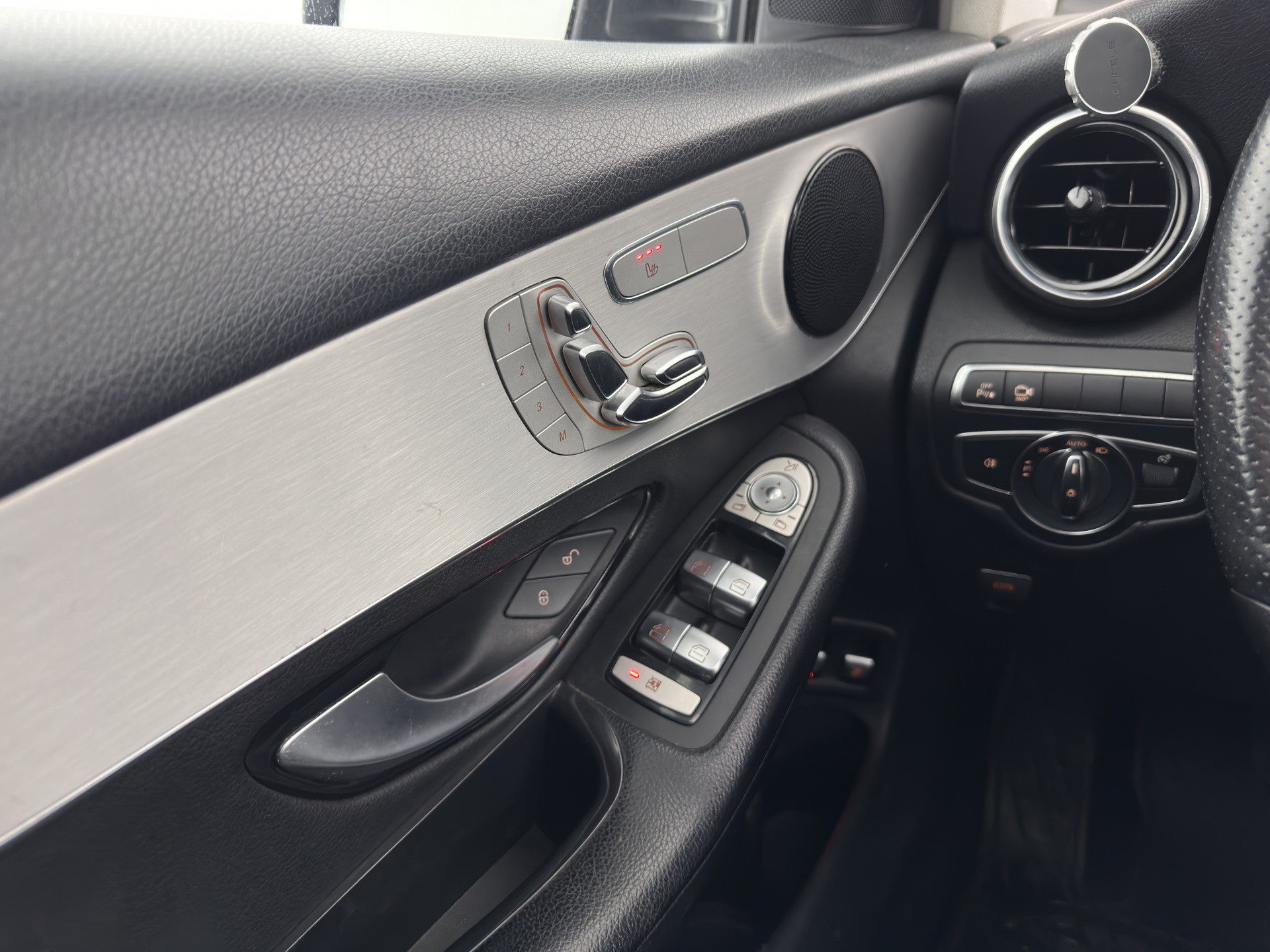 Mercedes-Benz GLC-klasse 220d 4MATIC Premium Plus (INCL-BTW) *PANO | LEATHER | FULL-LED | MEMORY-PACK | TOPVIEW | BLINDSPOT | HEATED-COMFORTSEATS | NAVI-FULLMAP | ECC | PDC | CRUISE | SHIFTPADDLES | TOWBAR | 18''ALU*