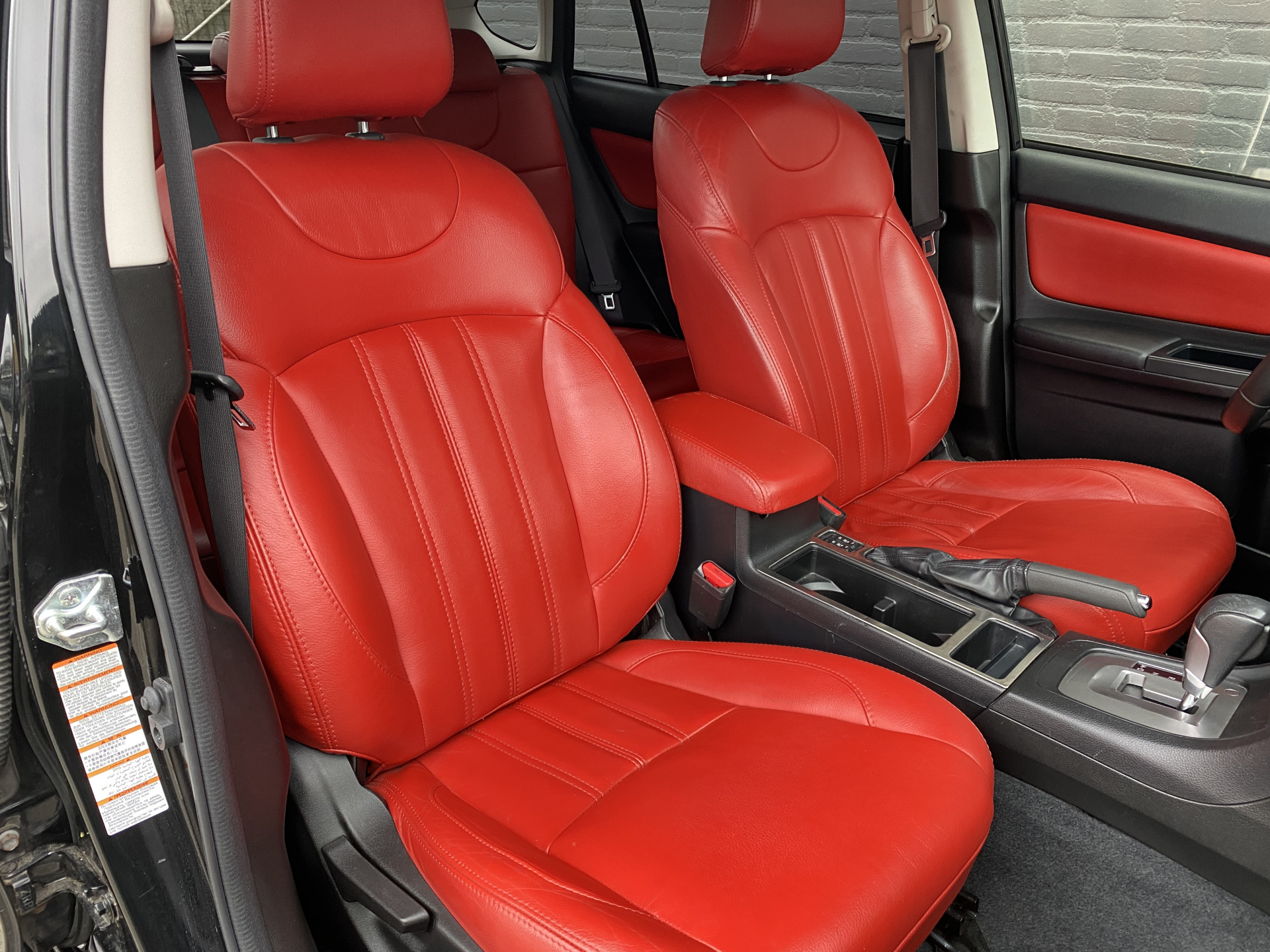 Subaru XV 2.0i Luxury AWD 150 pk AUT. | dealer onderhouden | navigatie | trekhaak | leder interieur | camera | all season banden