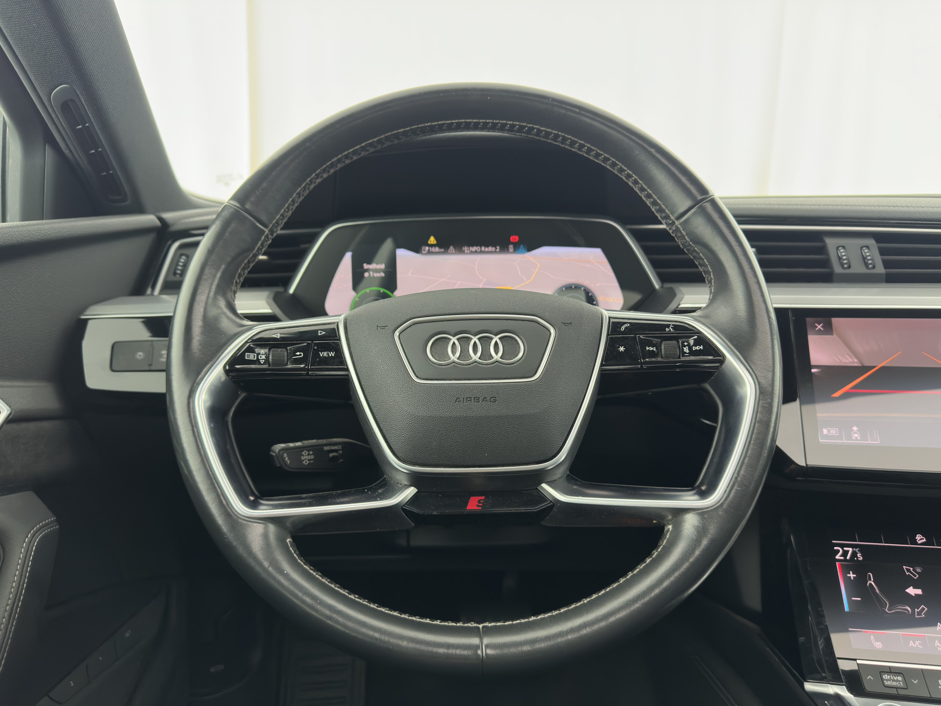 Audi e-tron 55 quattro advanced 95 kWh [ 3-Fase ] (INCL-BTW) *PANO | LUXURY-LEATHER | ADAPTIVE-CRUISE | FULL-LED | DIGI-COCKPIT | KEYLESS | MEMORY-PACK | AIR-SUSPENSION | CAMERA | AMBIENT-LIGHT |  NAVI-FULLMAP | SHIFT-PADDLES | DAB+ | COMFOR