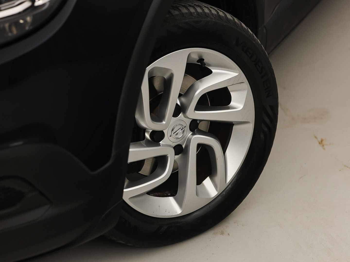 Opel Crossland X 1.2 Turbo Innovation Sport Automaat (PANORAMADAK, APPLE CARPLAY, GROOT NAVI, 360 CAMERA, STUUR/STOELVERWARMING, SPORTSTOELEN, TREKHAAK, LM VELGEN, NIEUWSTAAT)