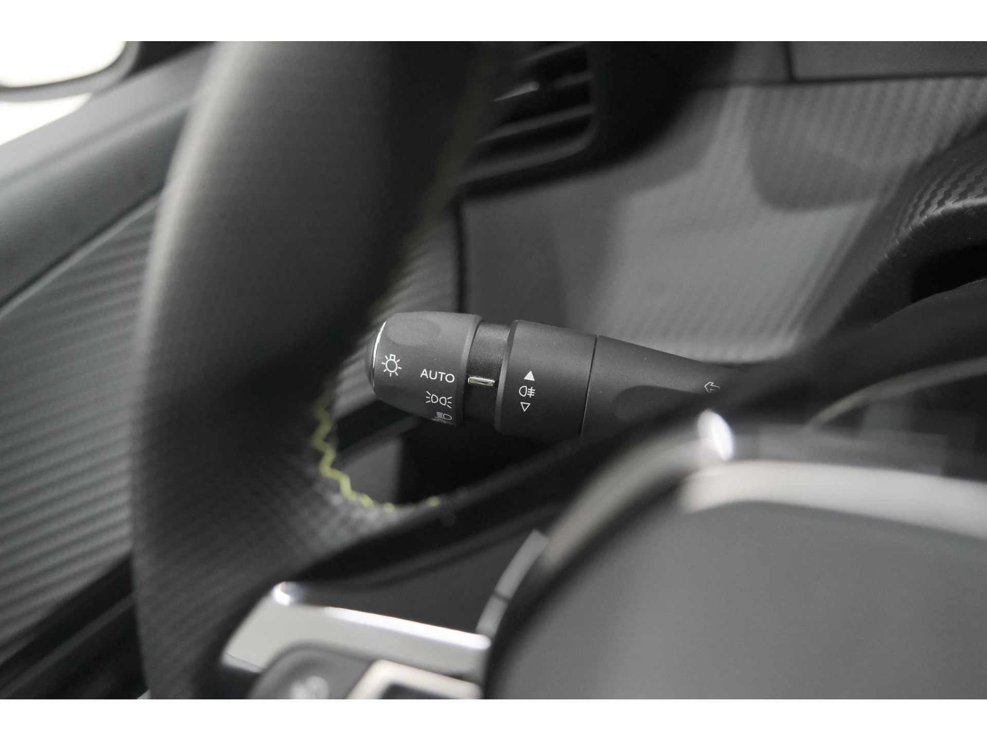 Peugeot 208 PureTech 100 GT | Camera | Adaptieve Cruise Control | Navigatie | Apple Carplay