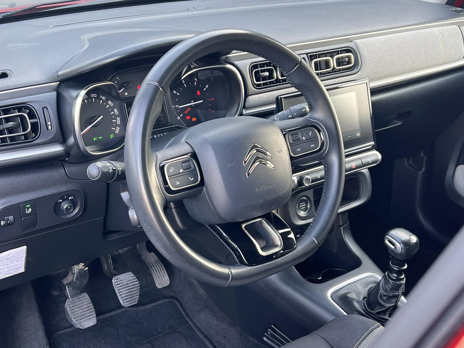 Citroen C3 1.2 PureTech S&S Shine 110pk,D-riem vv in 2023,2e Eigenaar,Camera,Navi,Clima,Cruise,Pdc V+A,APK tot 01-2027
