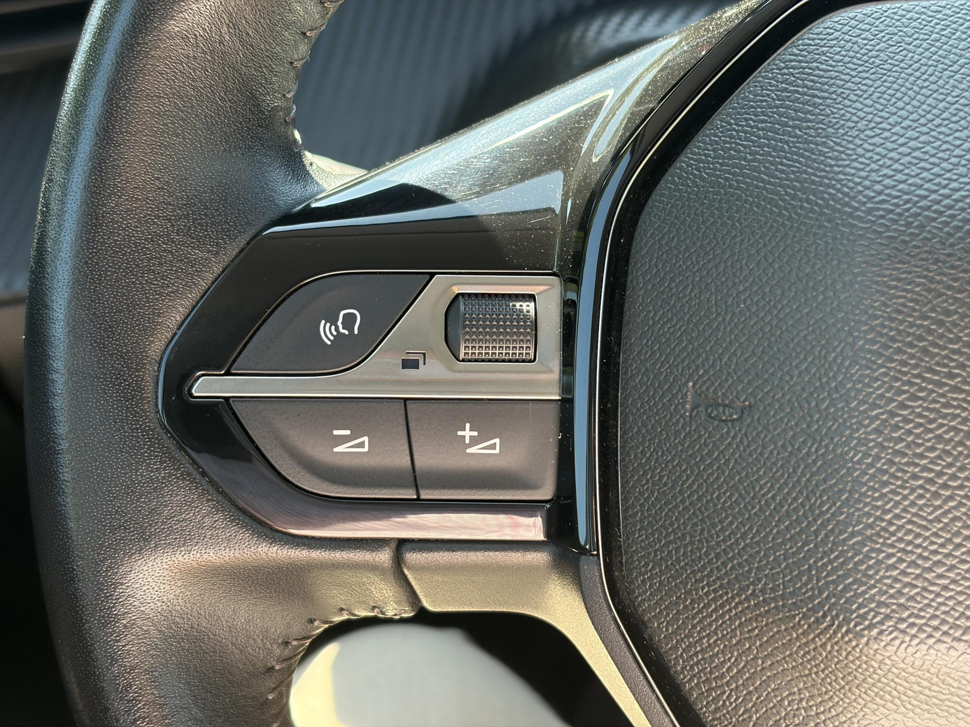 Peugeot 208 1.2 PureTech Blue Lease Active 2e Eigenaar,D-riem vv in 11-2025,Camera,Navi,Carplay,75pk,Clima,Cruise,Rijstrooksensor,Pdc,Lm velgen,N.A.P,Apk tot 11-2027