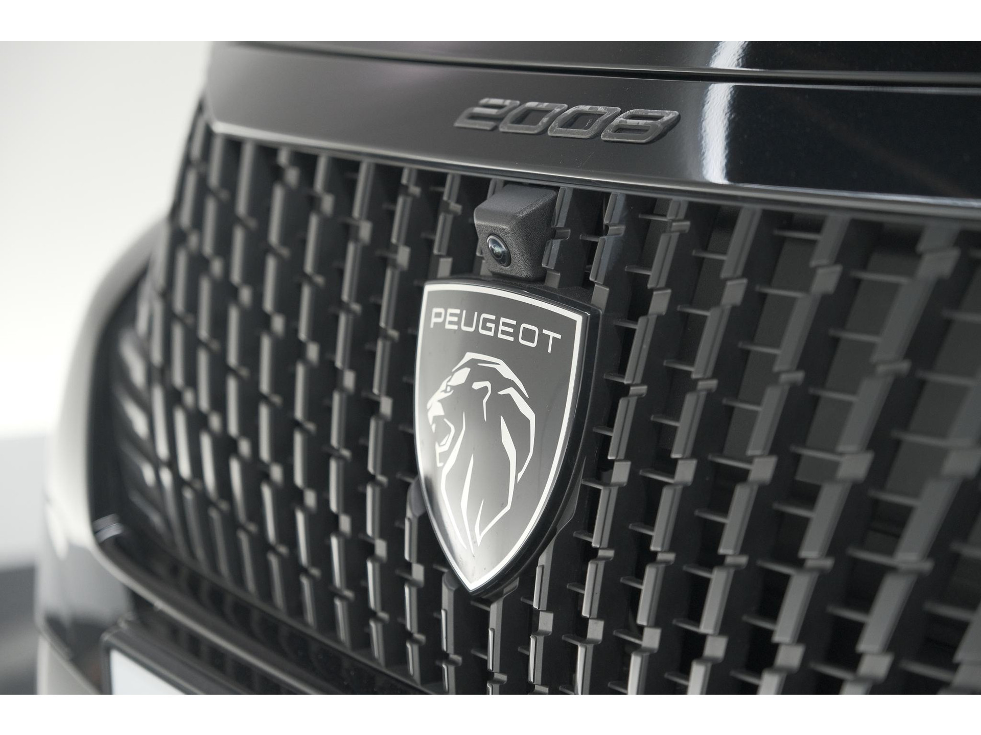Peugeot 2008 1.2 Hybrid 145 Allure | 360 Camera | Adaptieve Cruise Control | Navigatie | Dodehoekdetectie