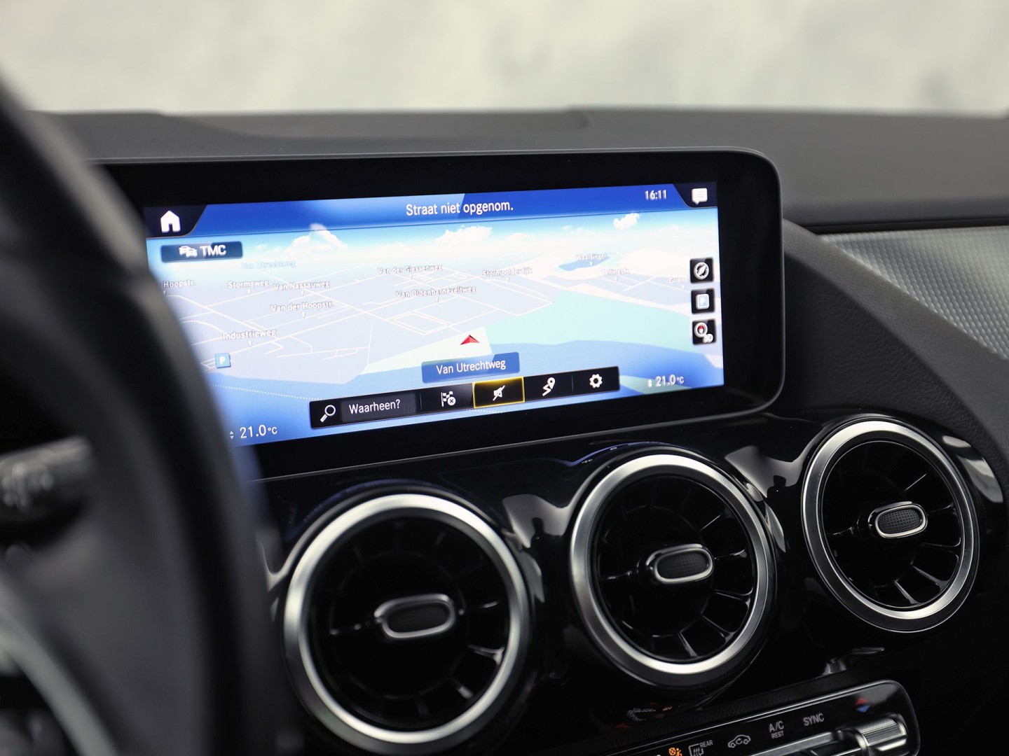 Mercedes-Benz B-Klasse 200 Business Solution Luxury 163Pk Automaat (GROOT NAVI, LEDER, CAMERA, GETINT GLAS, SPORTSTOELEN, STOELVERWARMING, TREKHAAK, NIEUWE APK, NIEUWSTAAT)